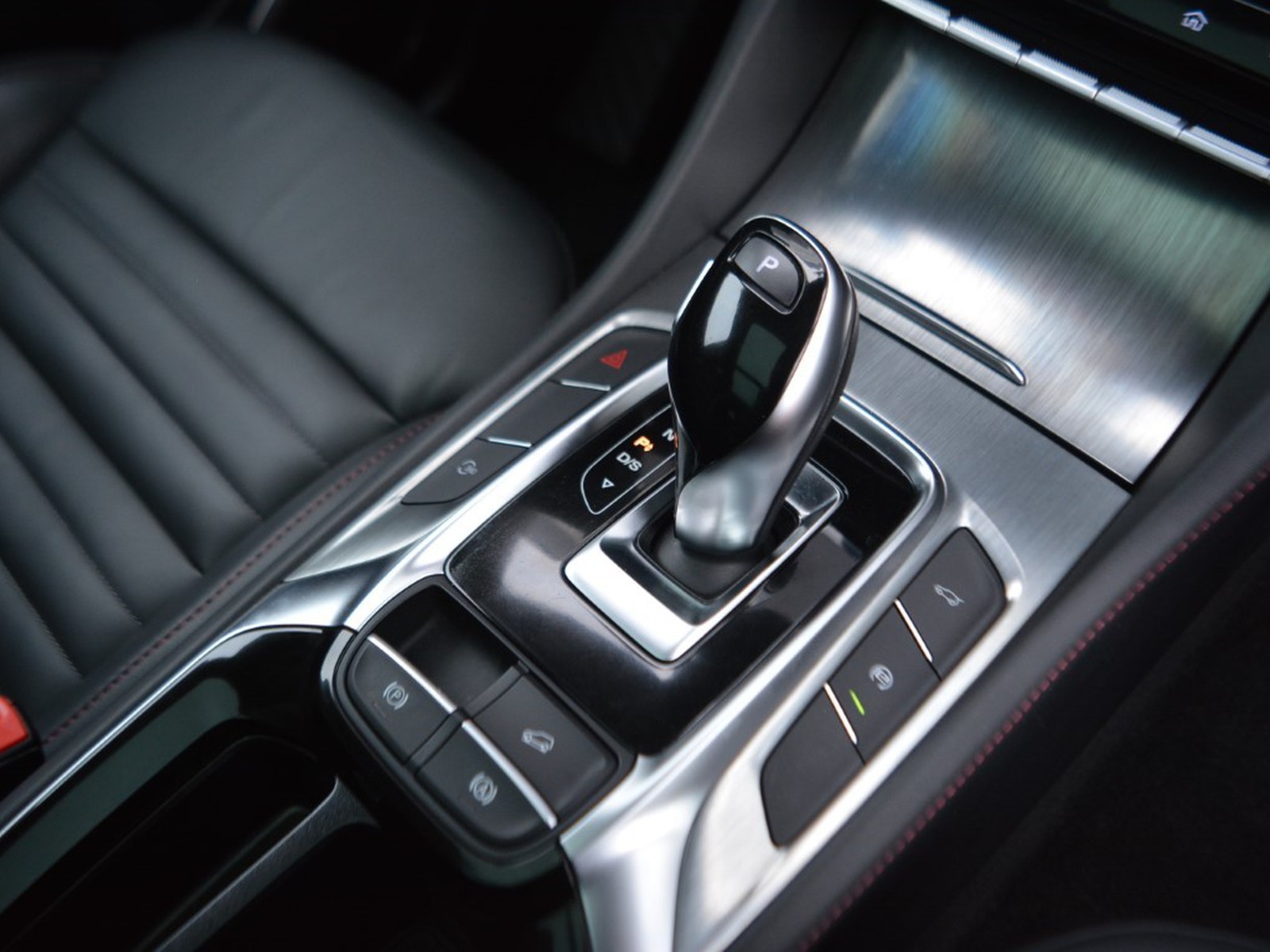 12 - Mg HS 1.5 t luxury auto