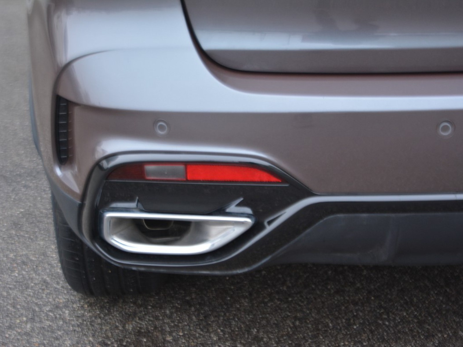 23 - Mg HS 1.5 t luxury auto