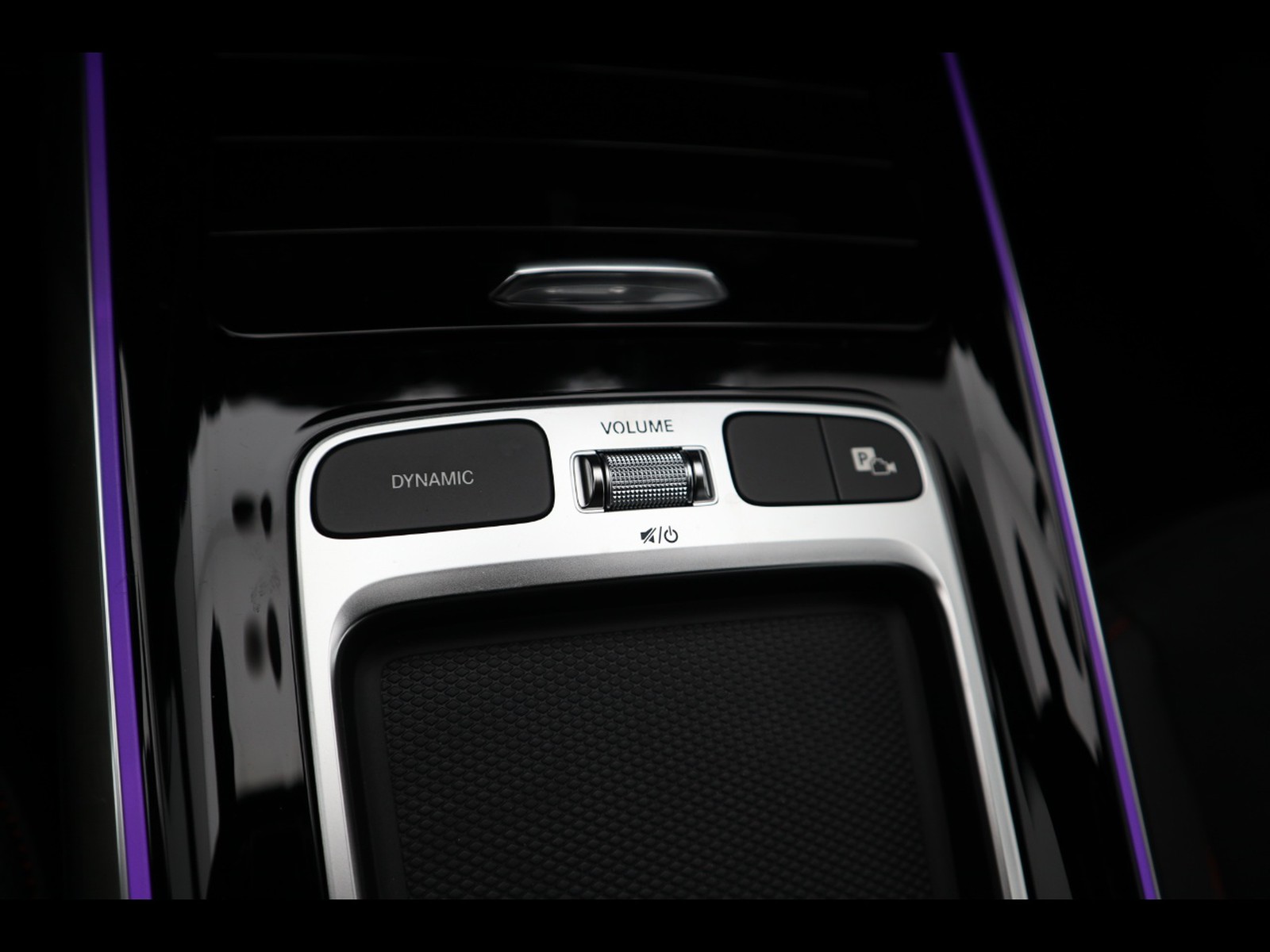 14 - Mercedes GLA 200 d amg line premium 8g-dct