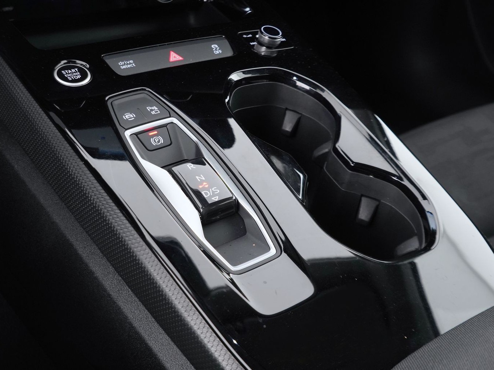 22 - Audi A5 avant 2.0 tdi mhev+ 204cv business advanced