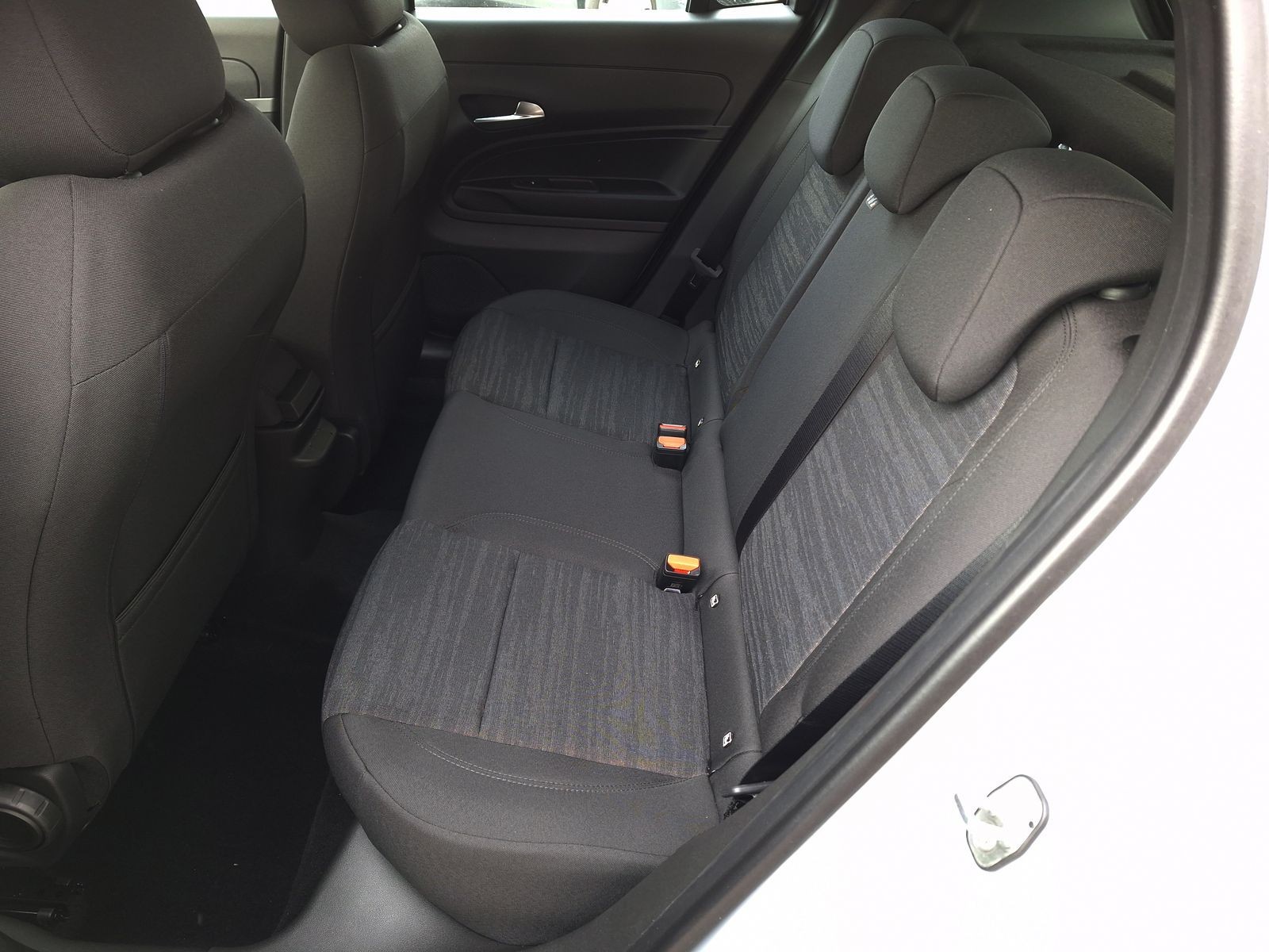 12 - Jeep Avenger full-electric longitude fwd auto