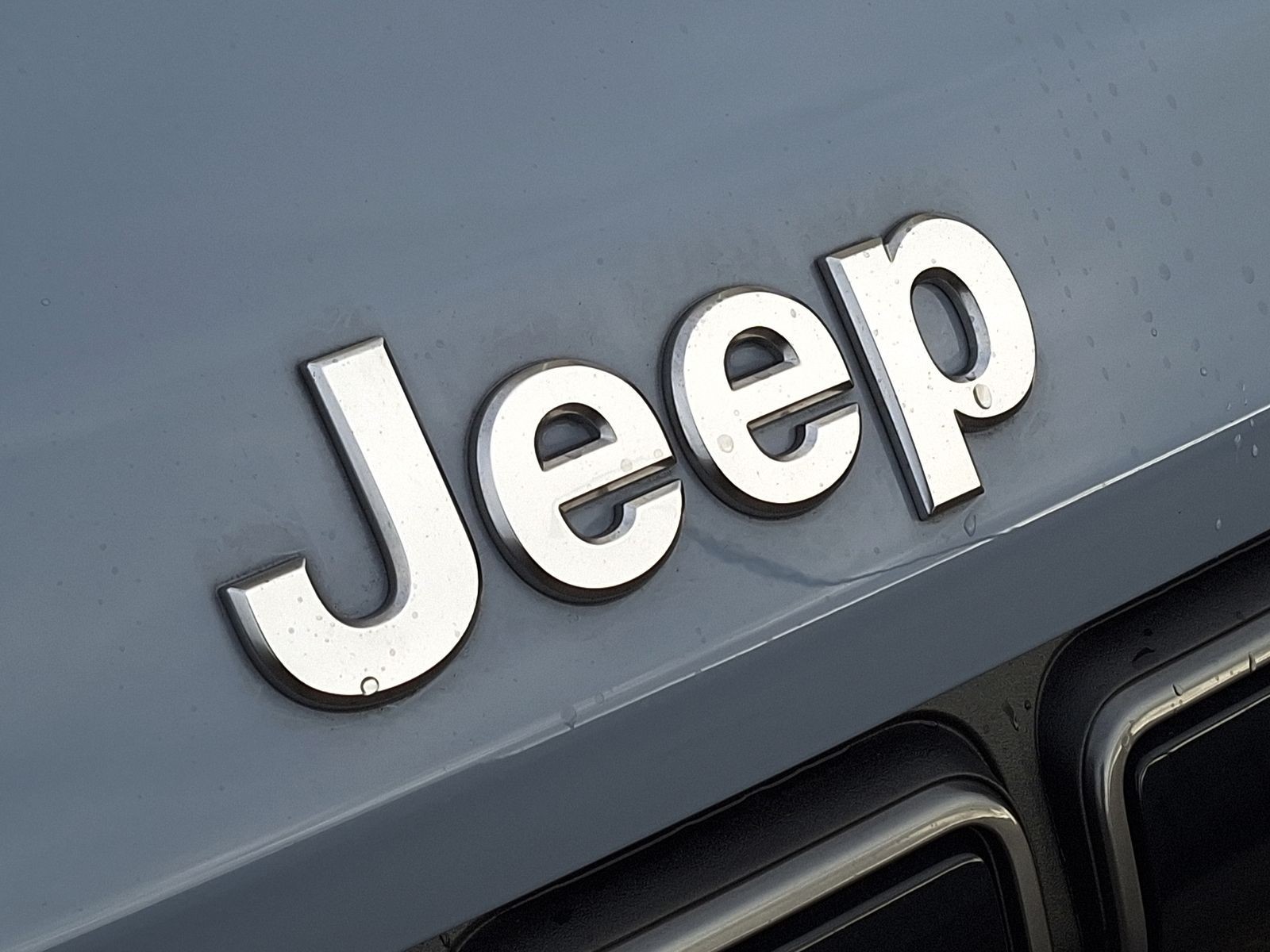 24 - Jeep Avenger full-electric longitude fwd auto