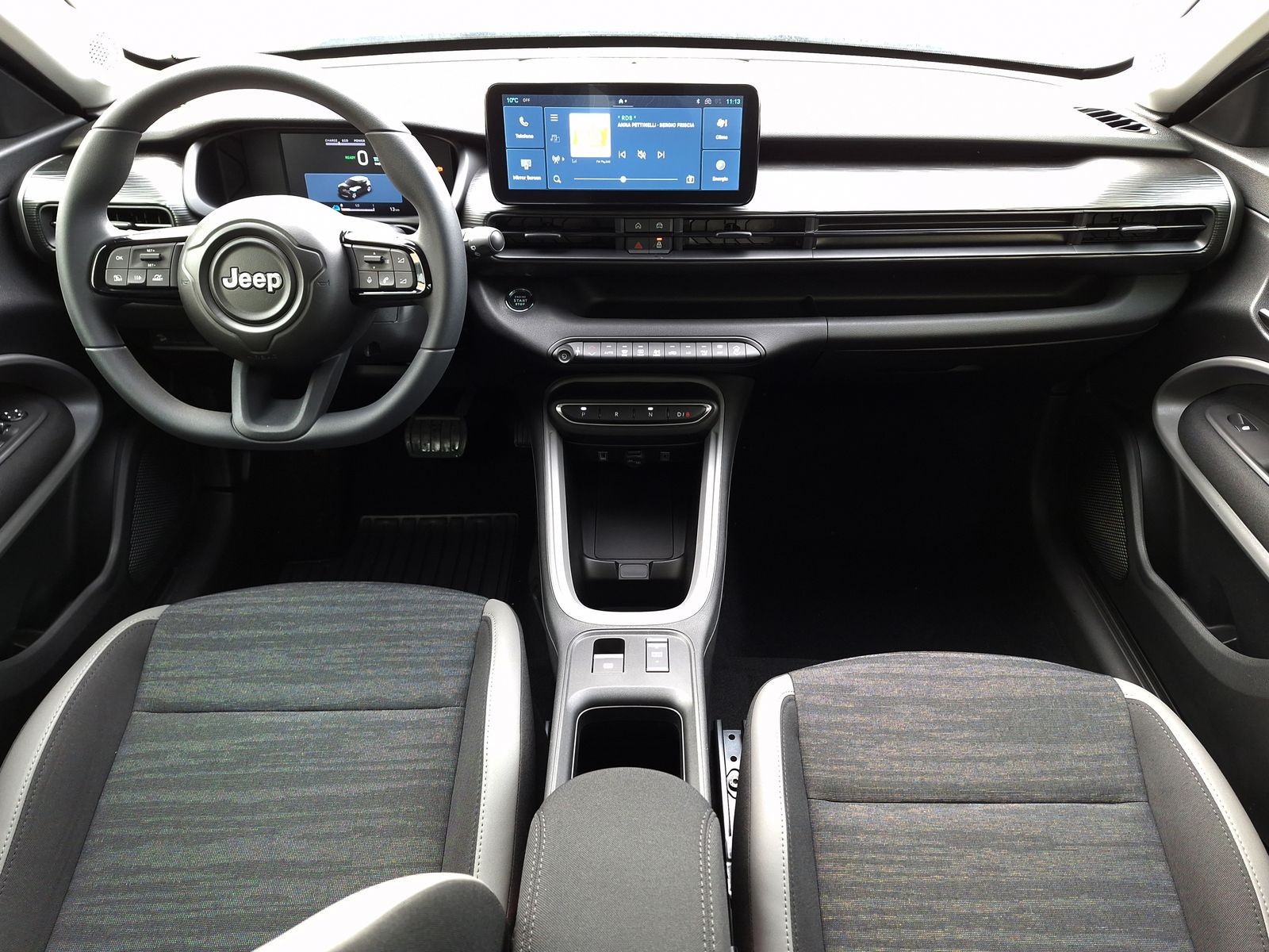 8 - Jeep Avenger full-electric longitude fwd auto