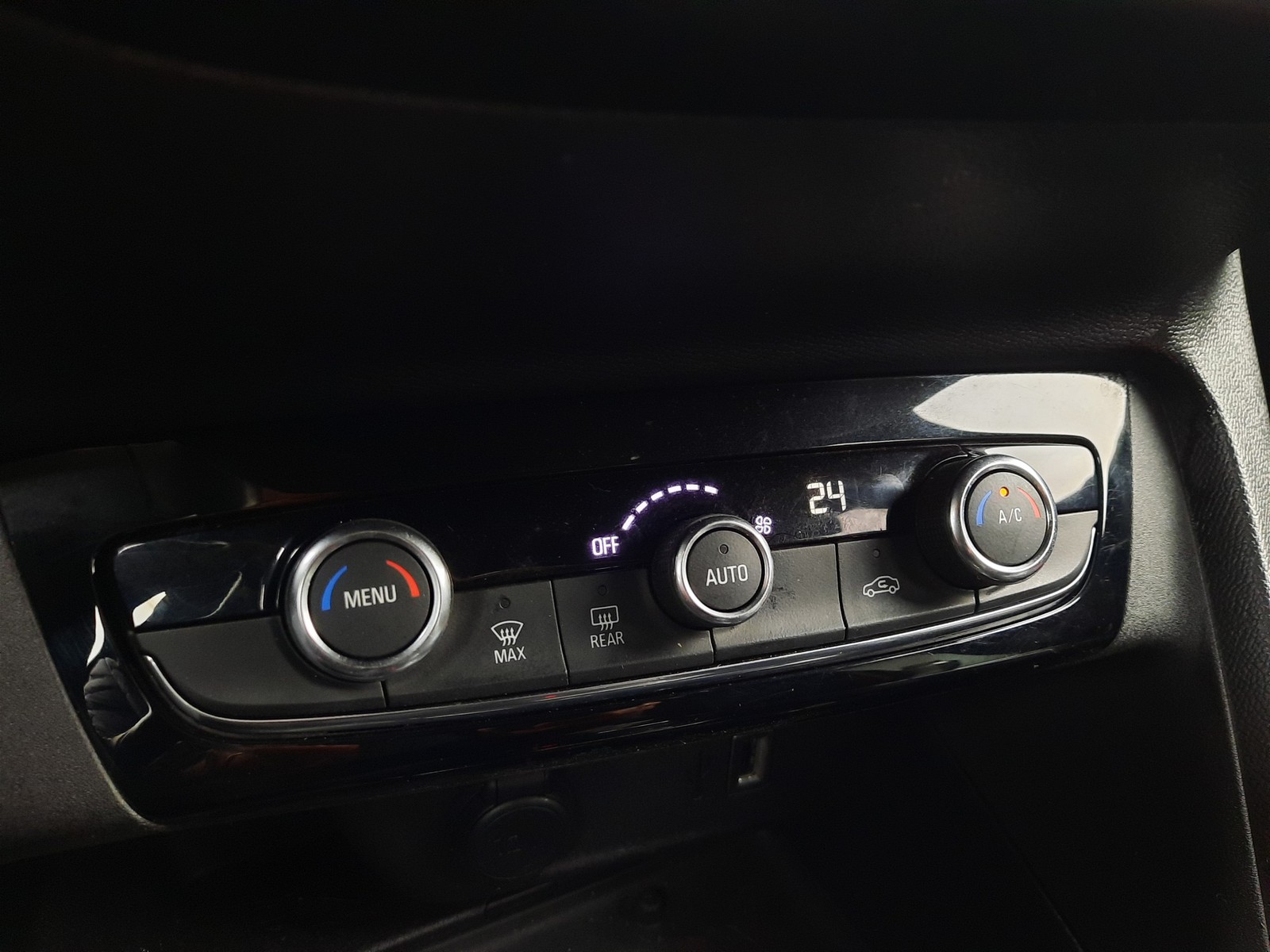 11 - Opel Corsa e- 5 porte gs line