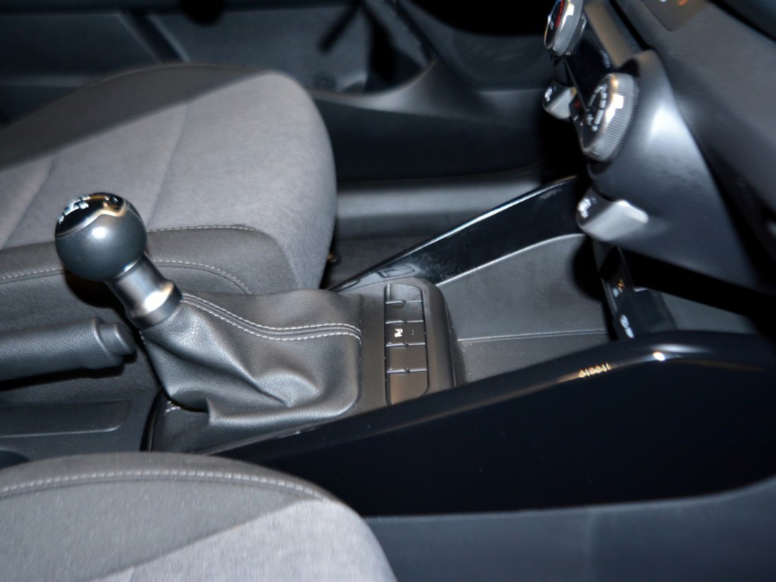 12 - Kia Stonic 1.2 mpi 79cv style