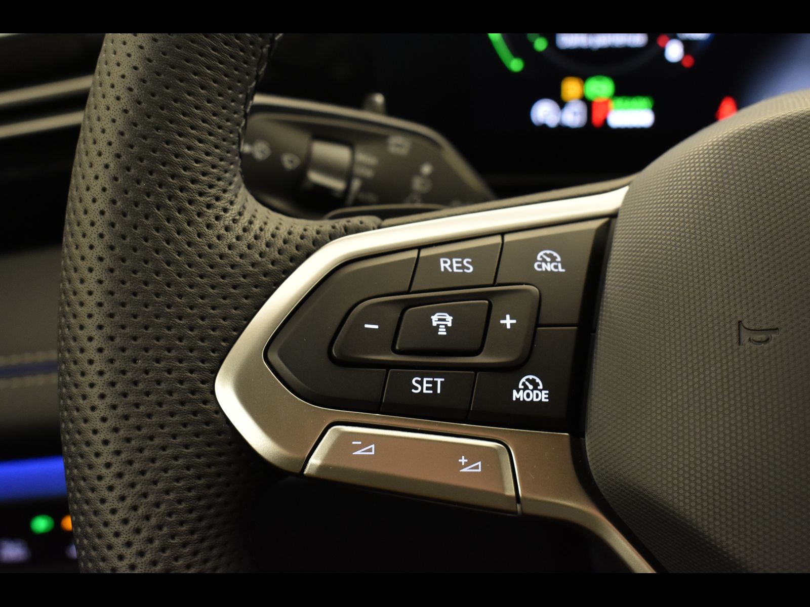 22 - Volkswagen Tiguan 1.5 tsi ehybrid 204cv r-line dsg