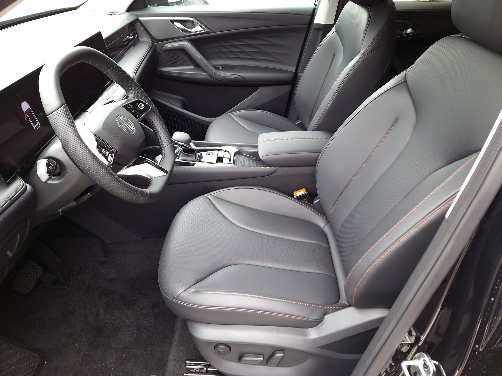 11 - Mg HS 1.5 phev luxury auto