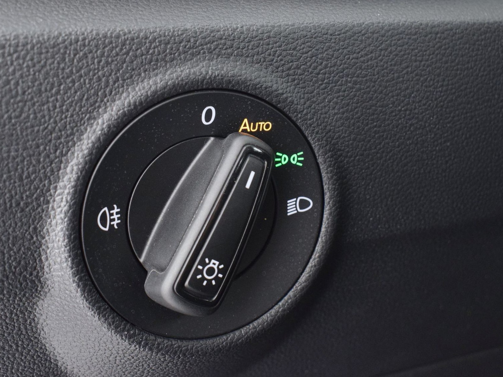 16 - Volkswagen T-Roc 2.0 tdi scr 115cv life