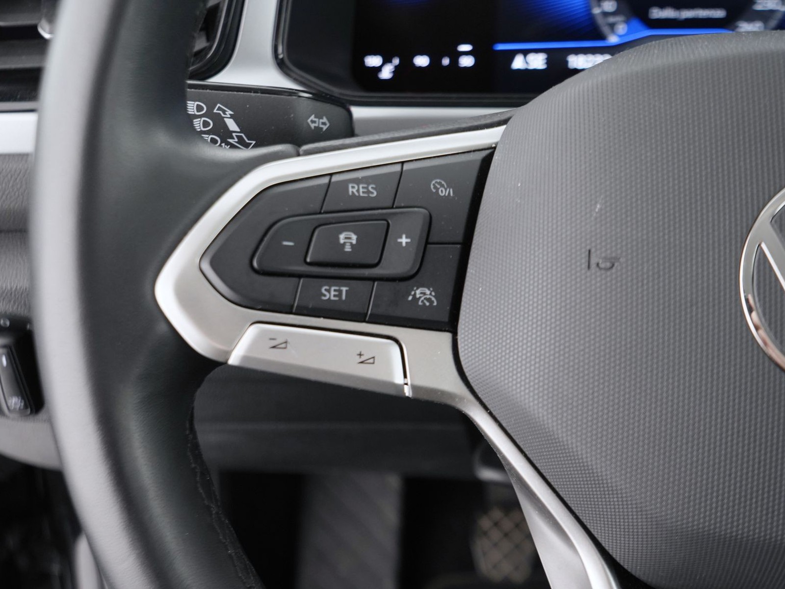 24 - Volkswagen T-Roc 2.0 tdi scr 115cv life