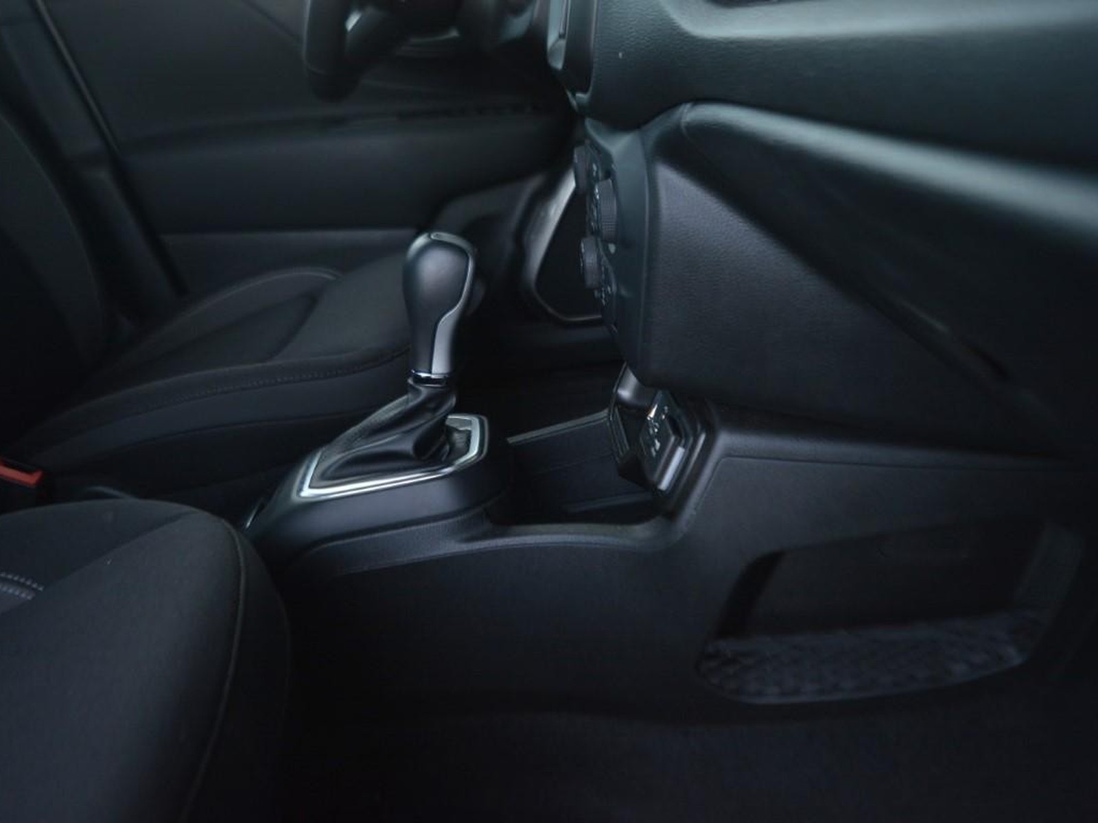 12 - Jeep Renegade 1.5 turbo t4 mhev 130cv limited 2wd