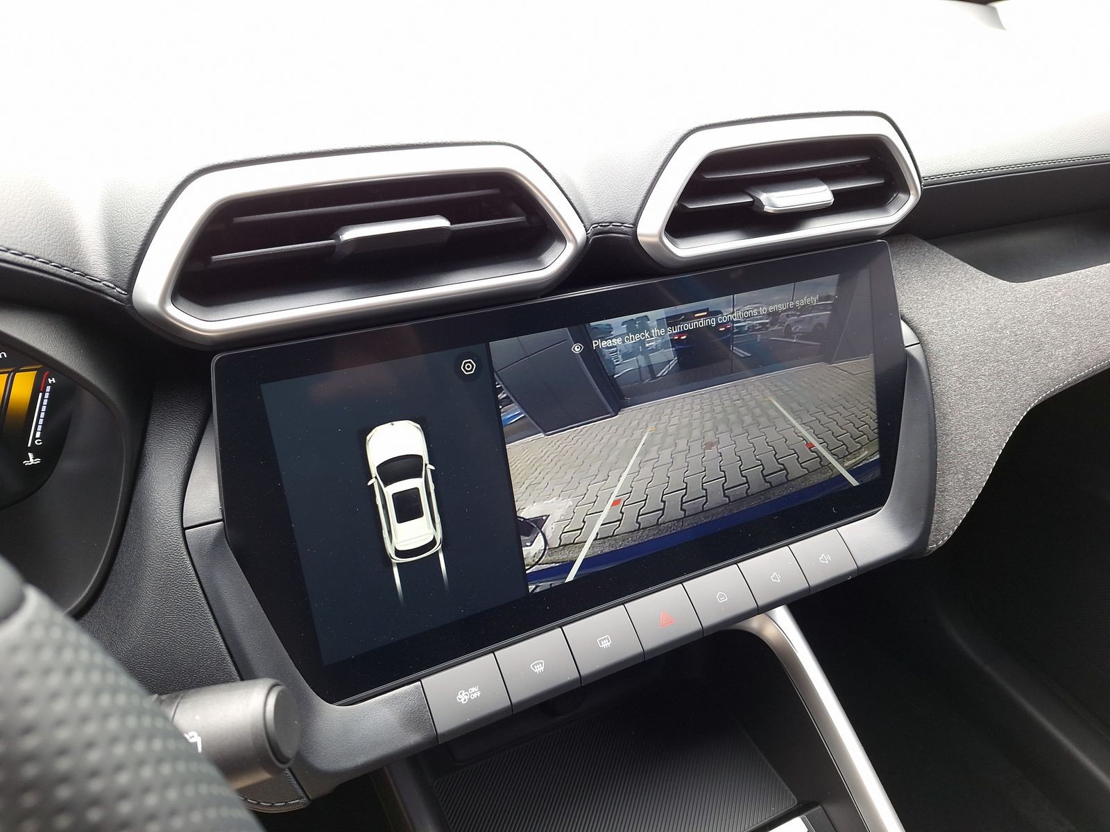 17 - Mg ZS 1.5 hybrid+ comfort auto