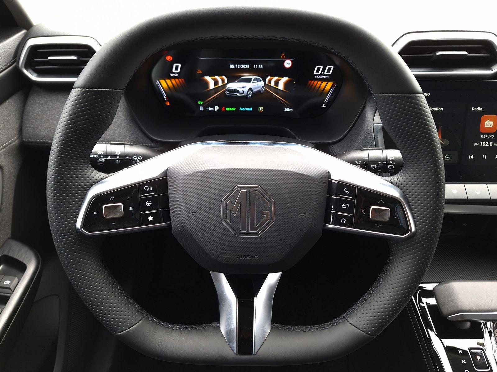 9 - Mg ZS 1.5 hybrid+ comfort auto