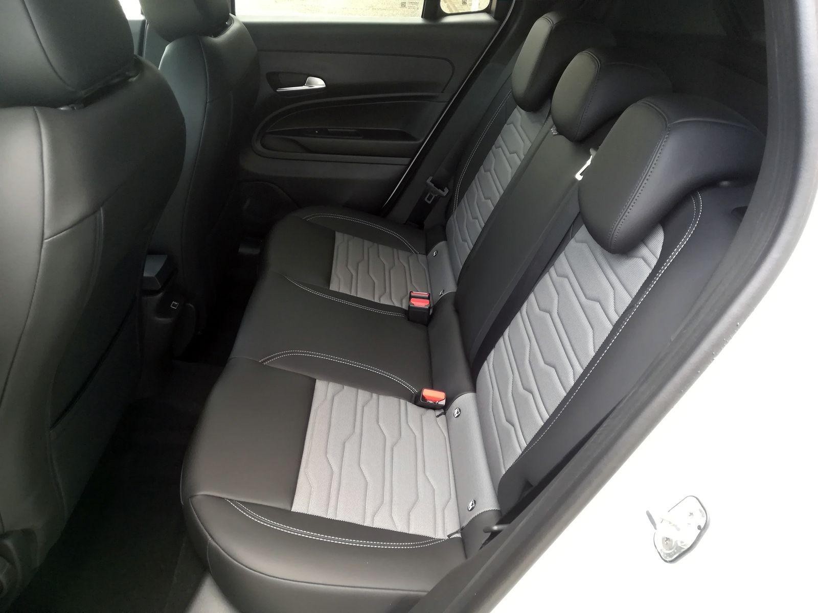 12 - Jeep Avenger 1.2 turbo e-hybrid mhev 145cv overland 4xe