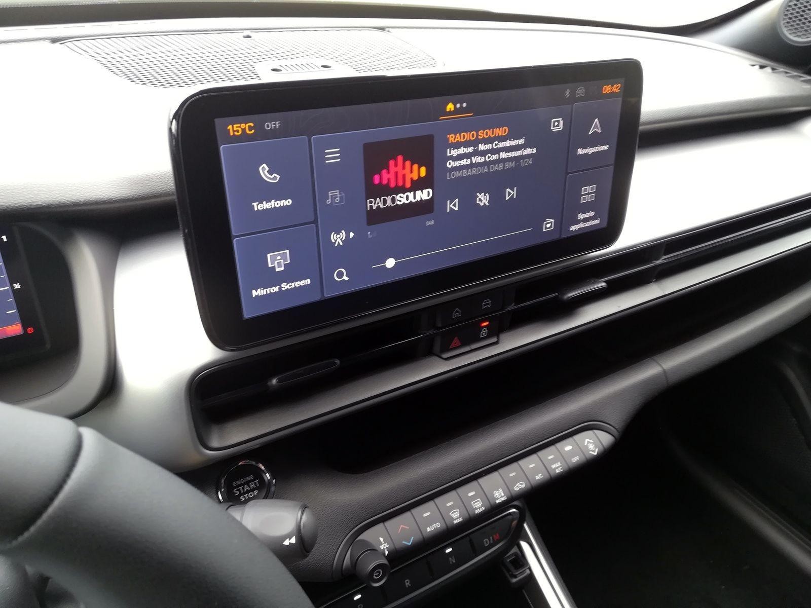 16 - Jeep Avenger 1.2 turbo e-hybrid mhev 145cv overland 4xe