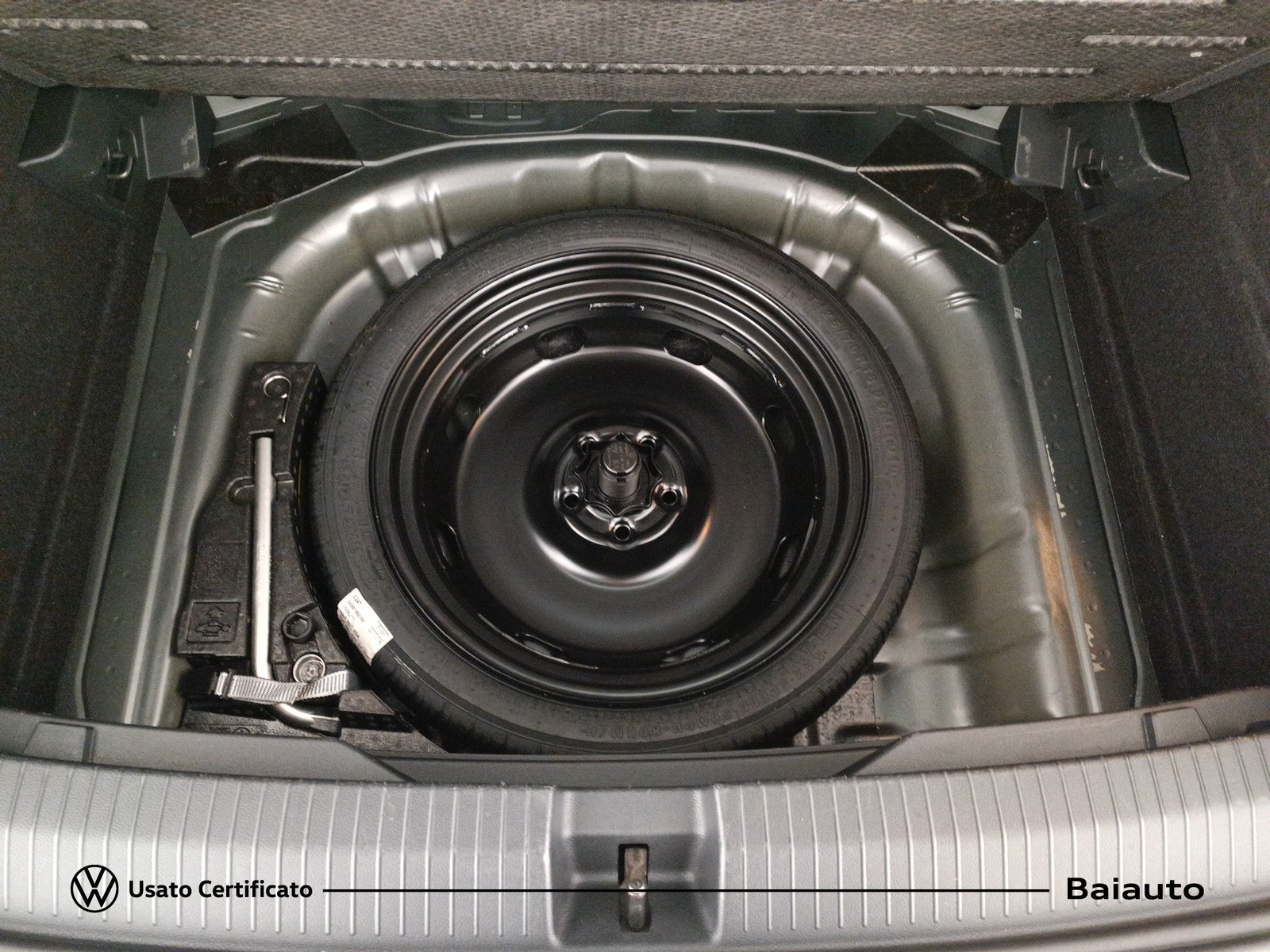 28 - Volkswagen T-Roc 1.5 tsi act life dsg