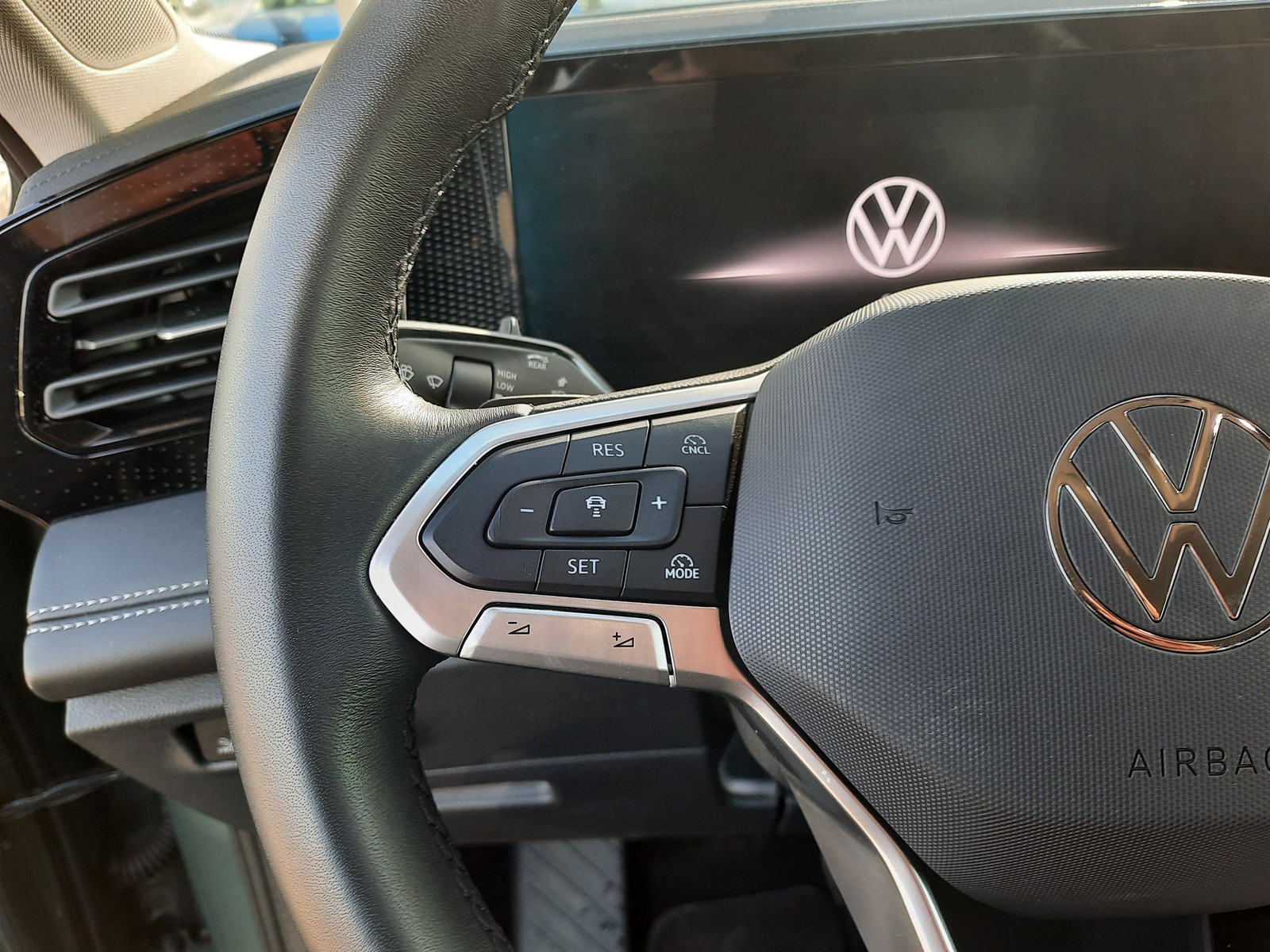 17 - Volkswagen Tiguan 1.5 tsi ehybrid 204cv edition plus dsg