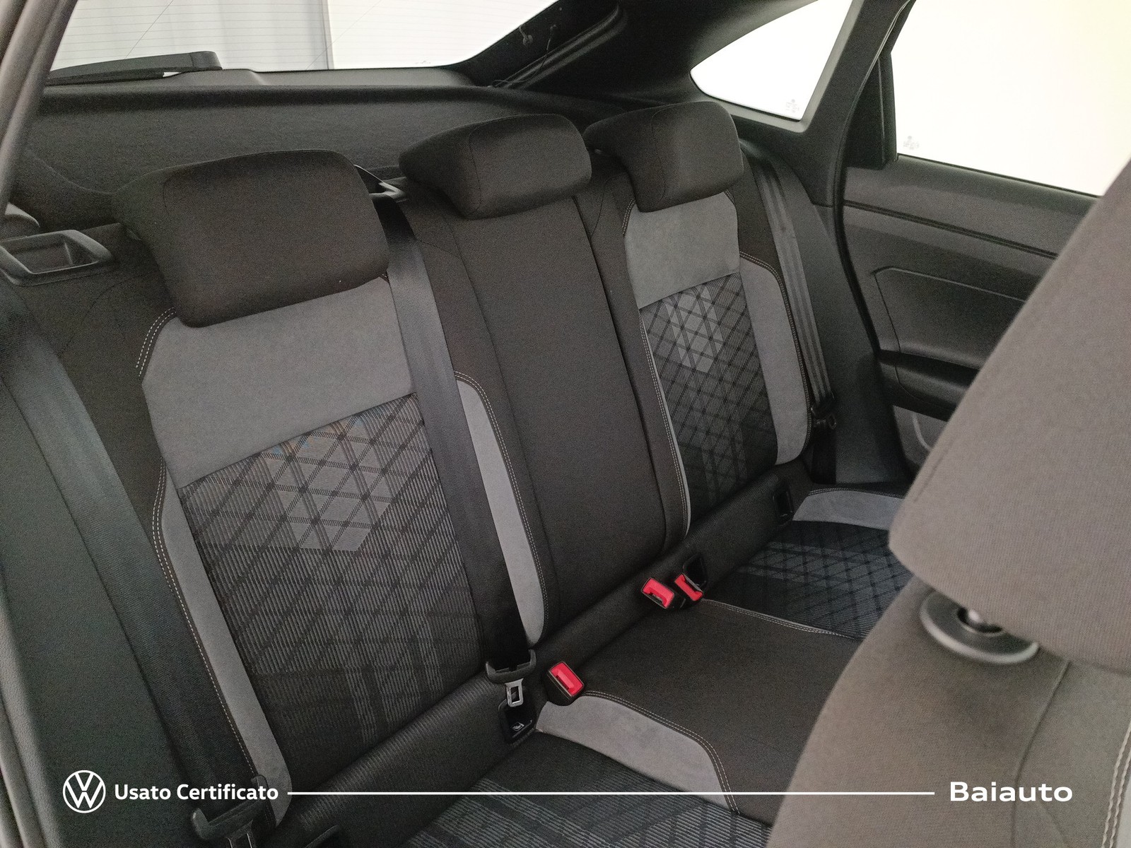 12 - Volkswagen Taigo 1.0 tsi 115cv r-line