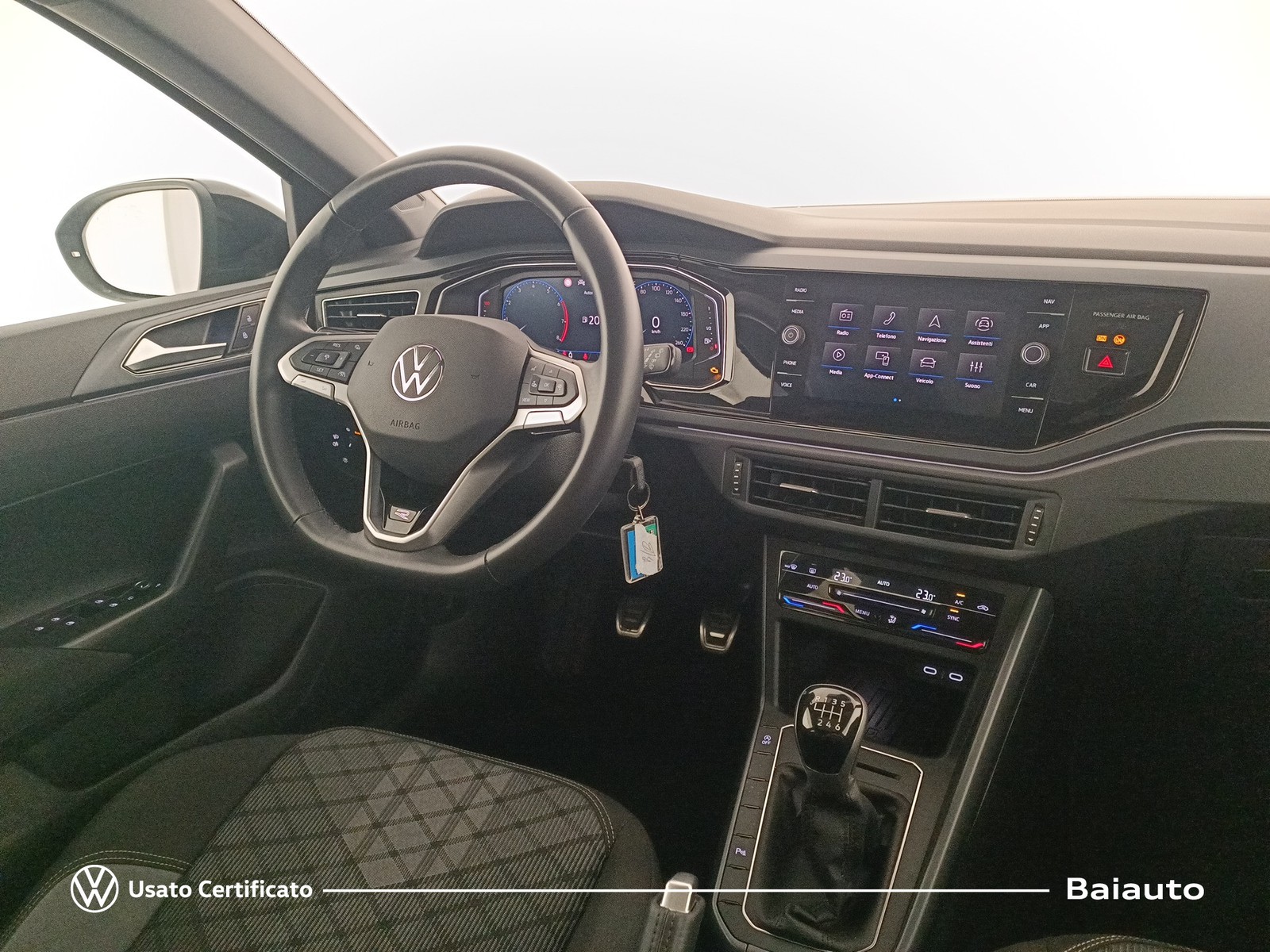 26 - Volkswagen Taigo 1.0 tsi 115cv r-line