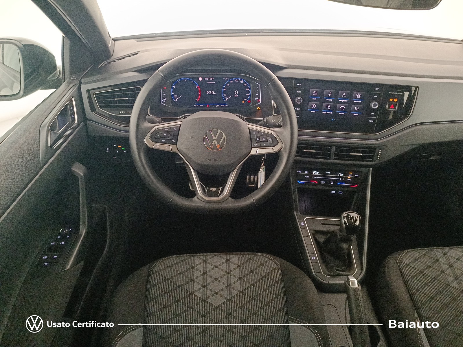 27 - Volkswagen Taigo 1.0 tsi 115cv r-line