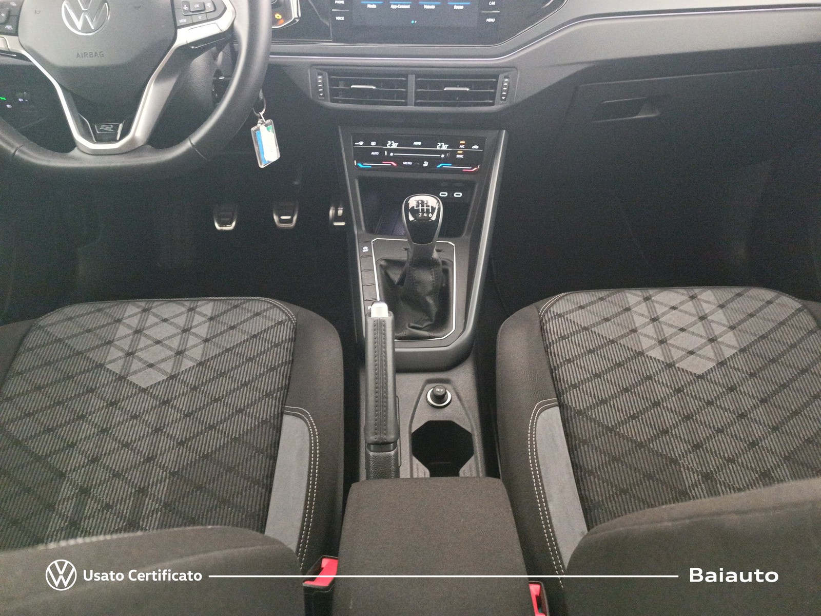 32 - Volkswagen Taigo 1.0 tsi 115cv r-line