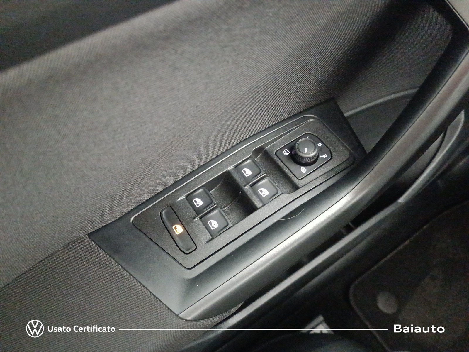 18 - Volkswagen T-Roc 1.5 tsi act life dsg