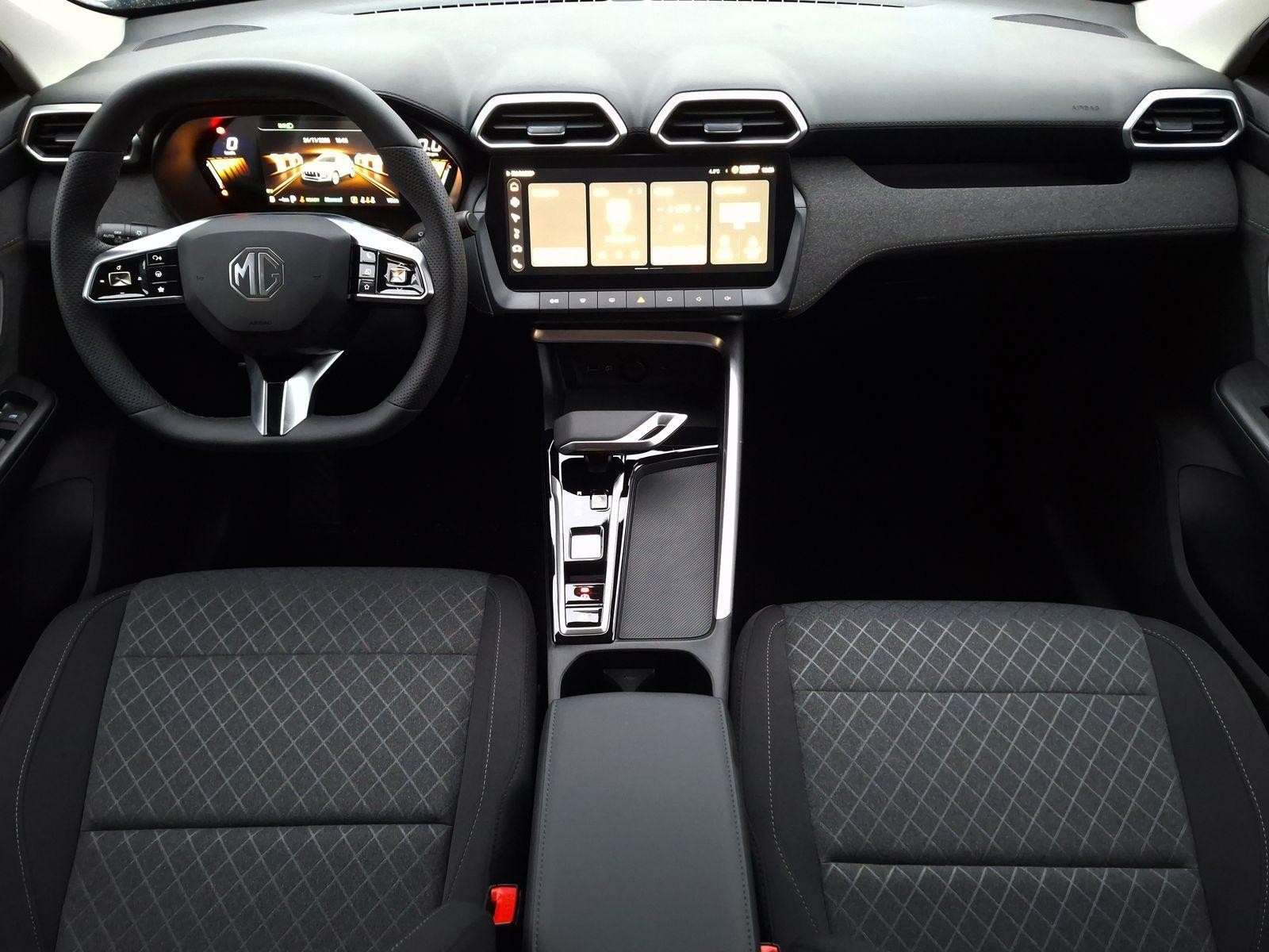 8 - Mg ZS 1.5 hybrid+ comfort auto