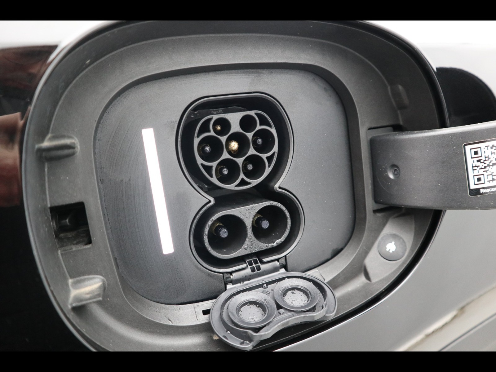 21 - Mercedes EQE suv 350 amg line premium plus 4matic