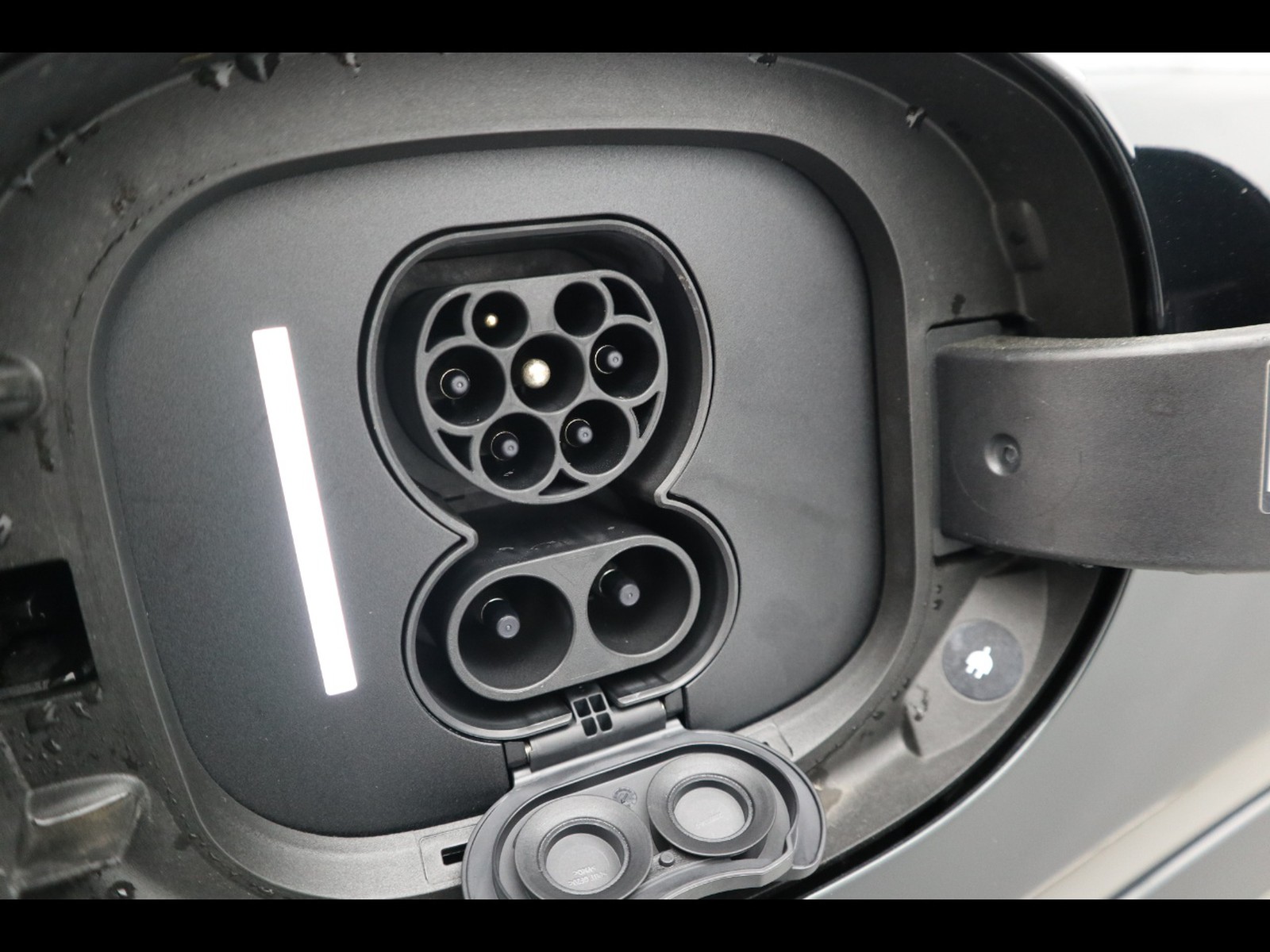 21 - Mercedes EQE suv 350+ amg line premium extra