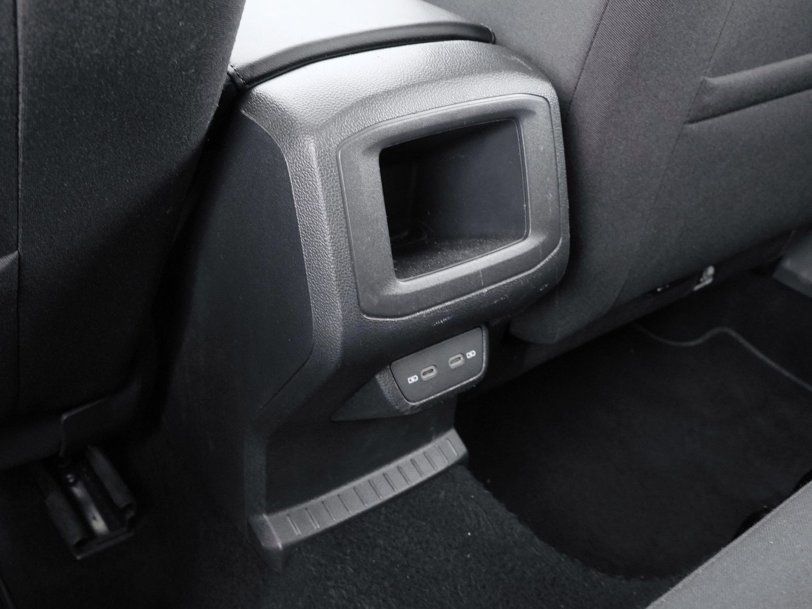 28 - Volkswagen T-Cross 1.0 tsi 115cv life dsg