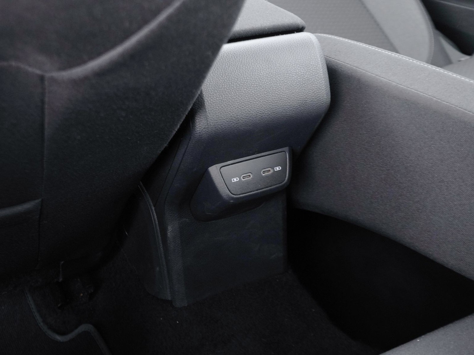 27 - Volkswagen Taigo 1.0 tsi 115cv life