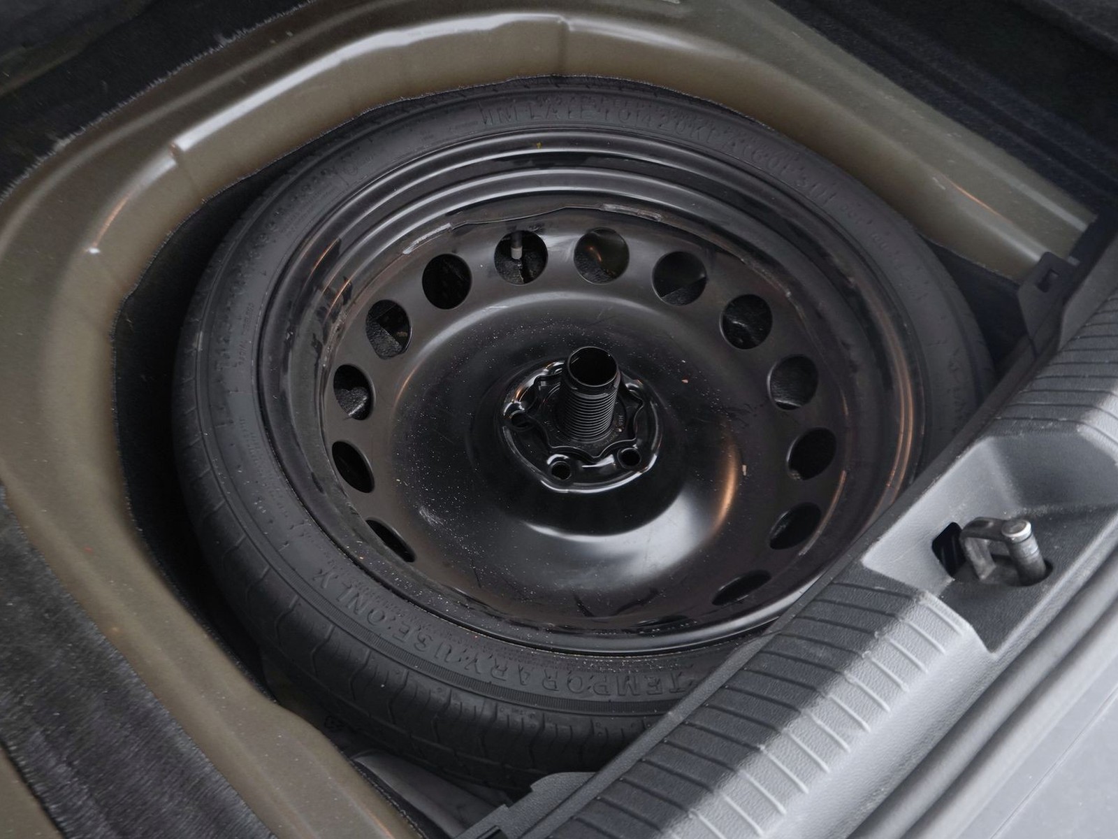 32 - Volkswagen Taigo 1.0 tsi 115cv life