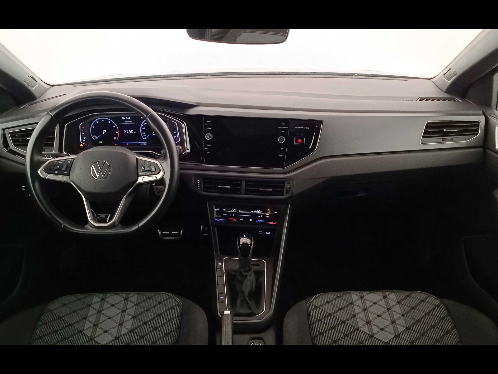 16 - Volkswagen Taigo 1.5 tsi 150cv r-line dsg