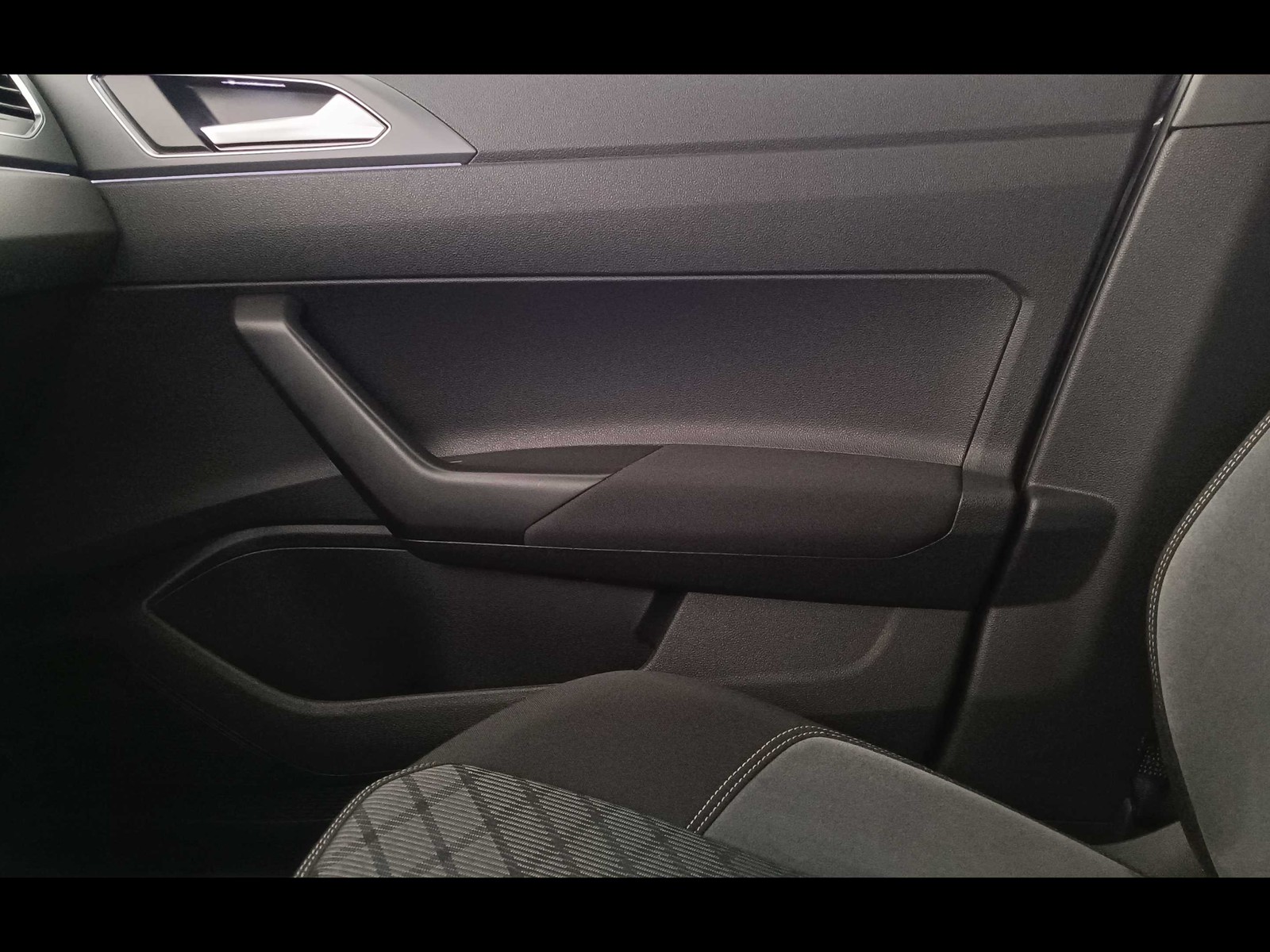 29 - Volkswagen Taigo 1.5 tsi 150cv r-line dsg