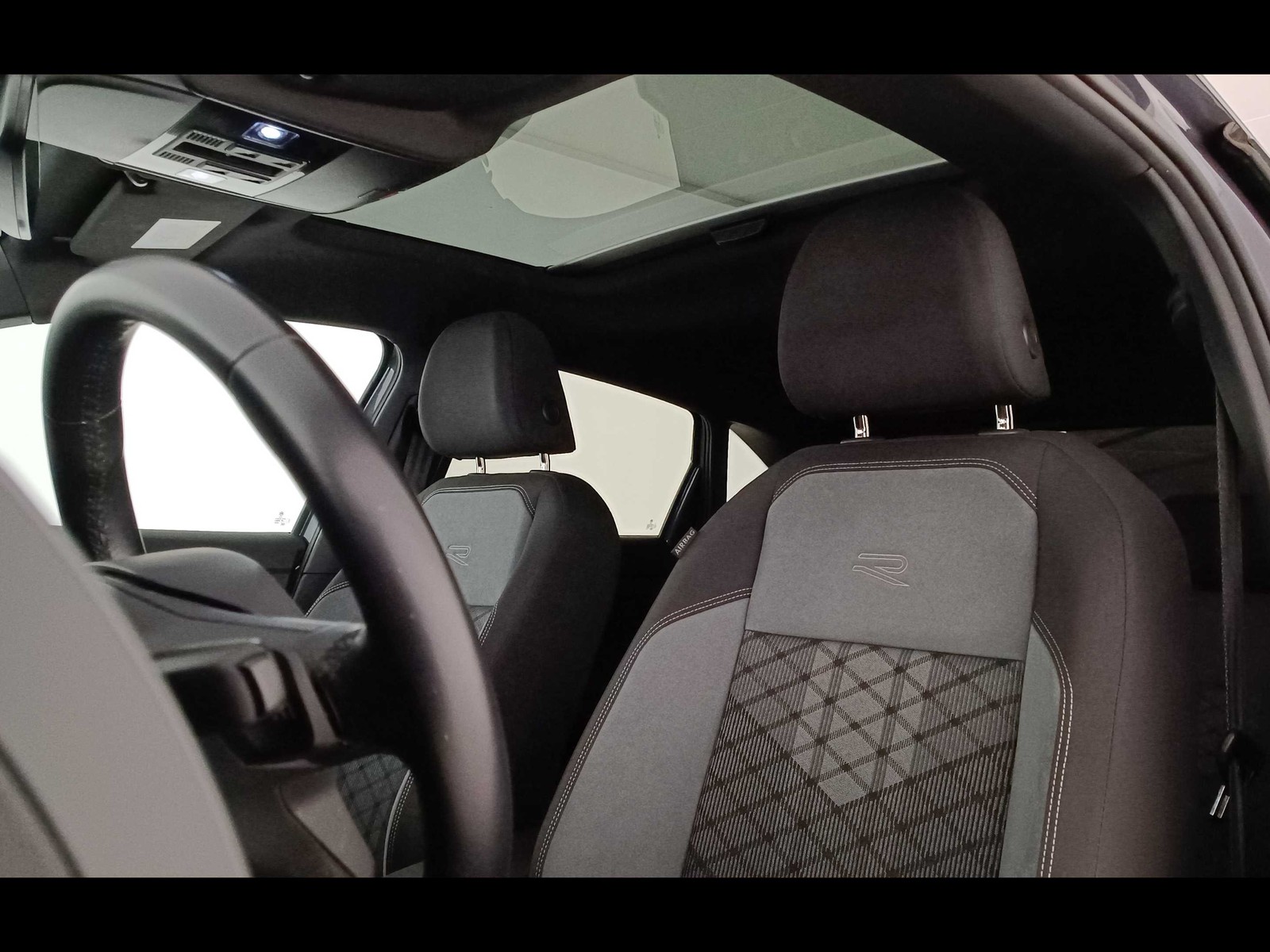 32 - Volkswagen Taigo 1.5 tsi 150cv r-line dsg