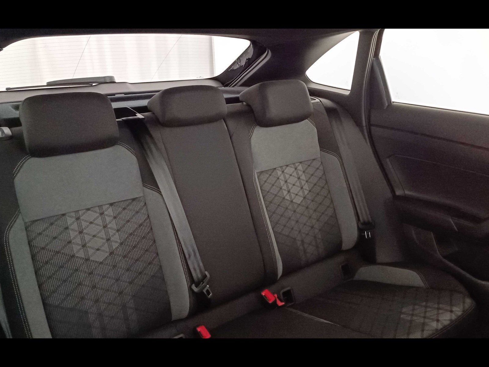 33 - Volkswagen Taigo 1.5 tsi 150cv r-line dsg