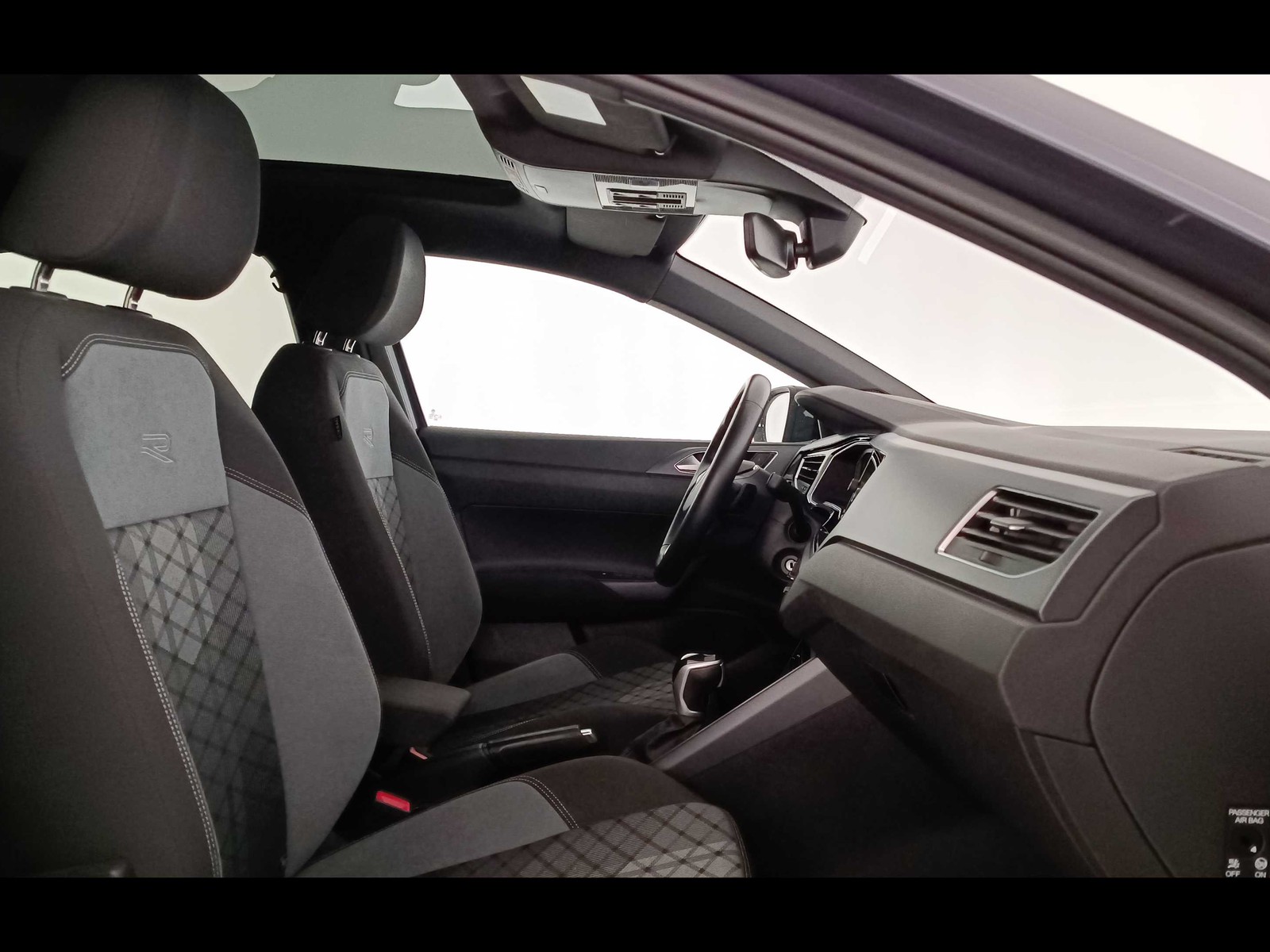 8 - Volkswagen Taigo 1.5 tsi 150cv r-line dsg