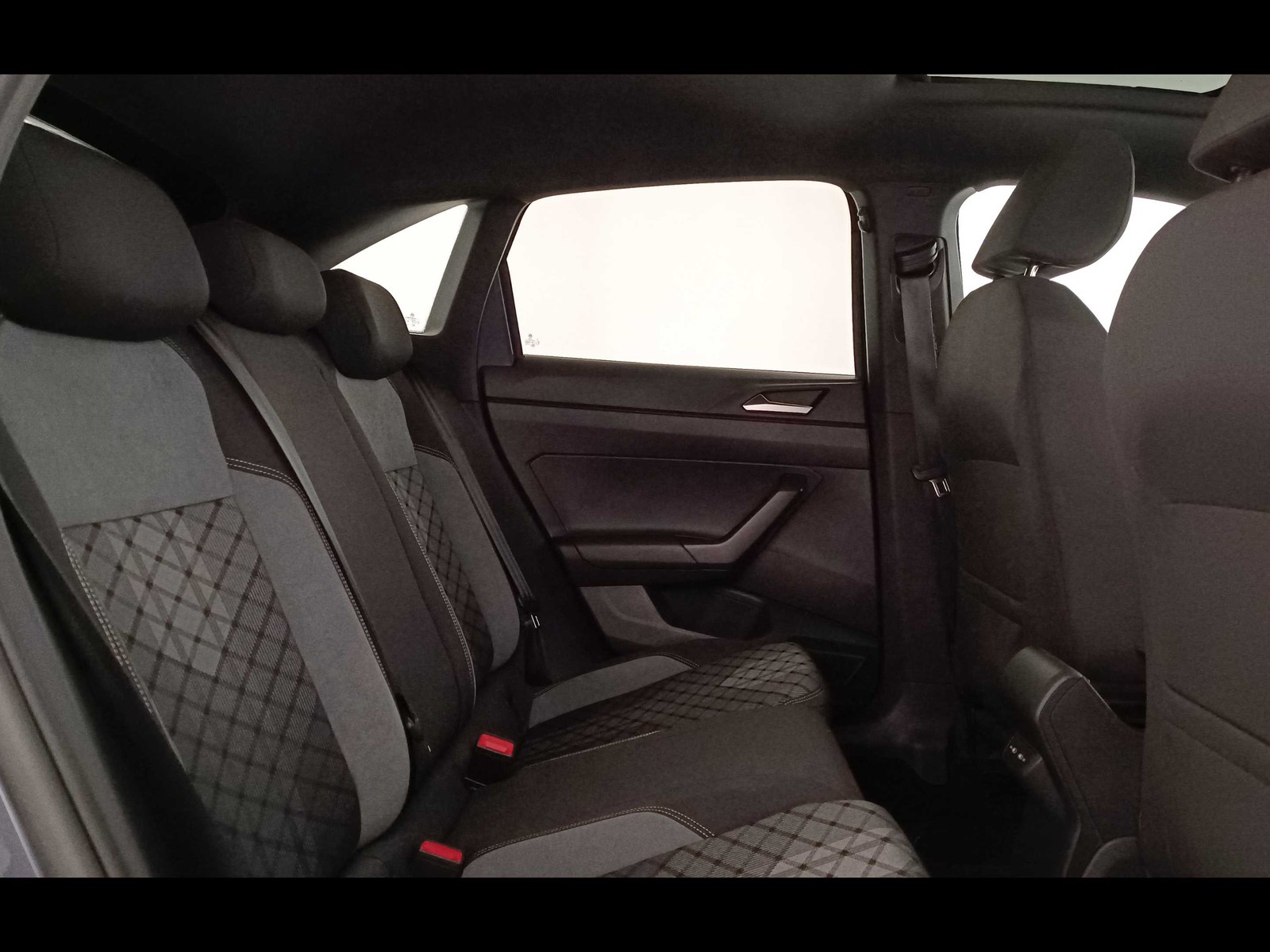 9 - Volkswagen Taigo 1.5 tsi 150cv r-line dsg