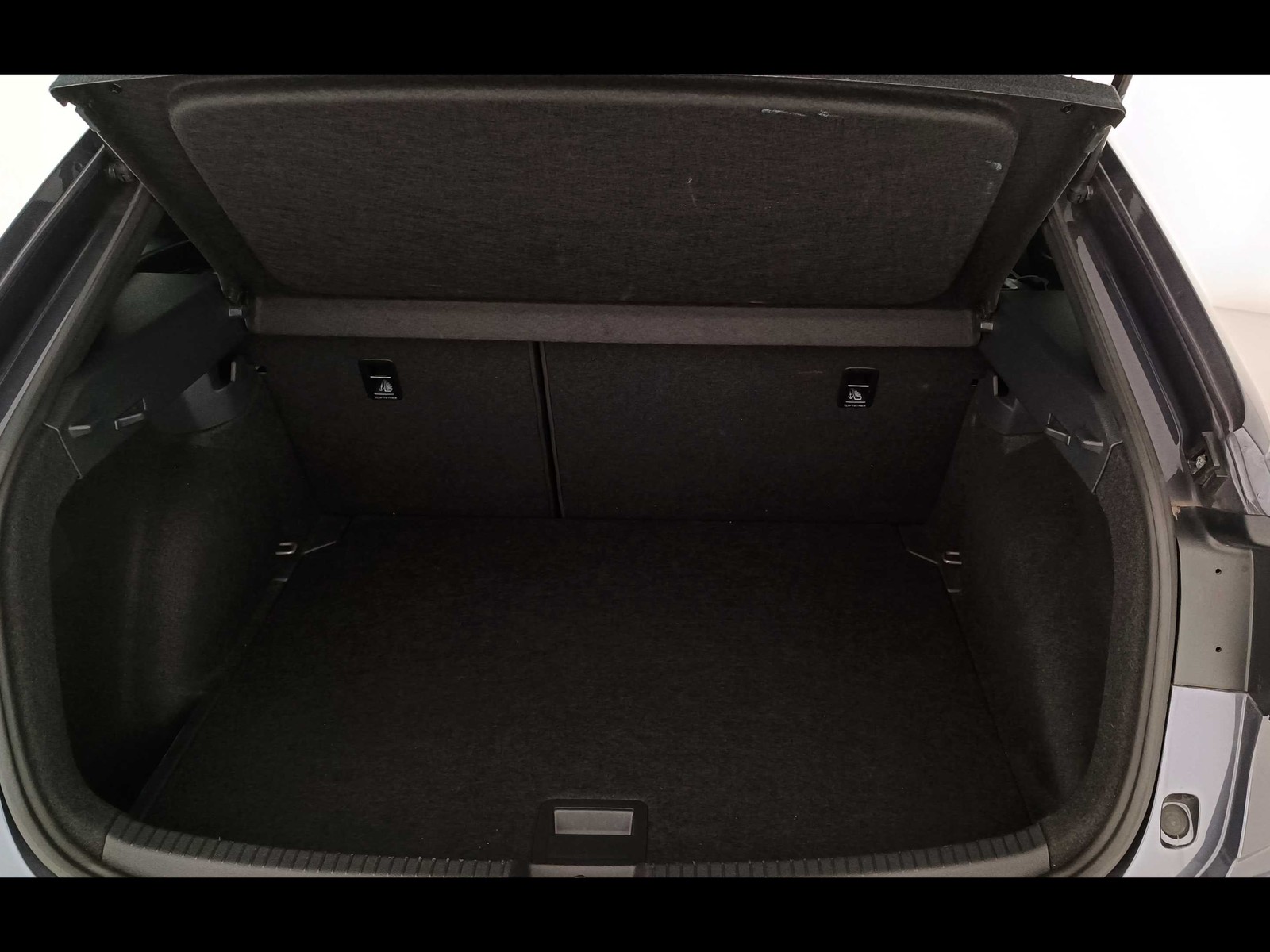 10 - Volkswagen Taigo 1.5 tsi 150cv r-line dsg