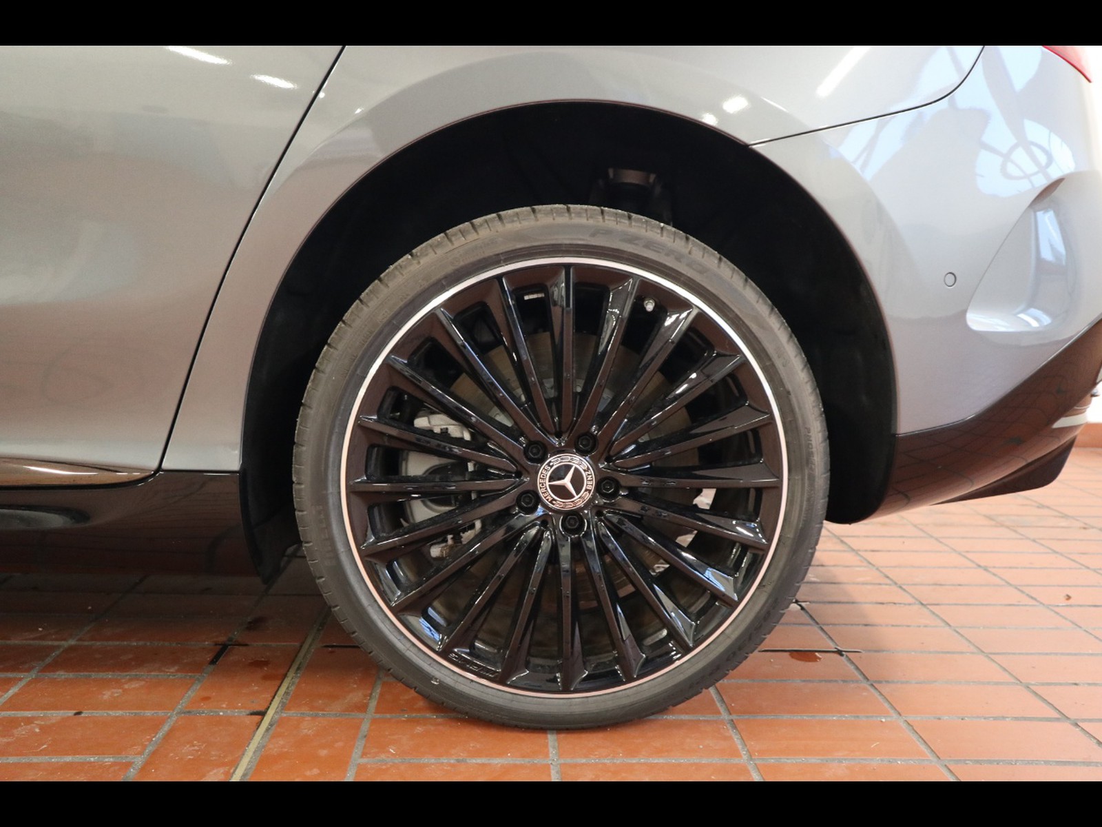 4 - Mercedes EQE 350 premium plus 4matic