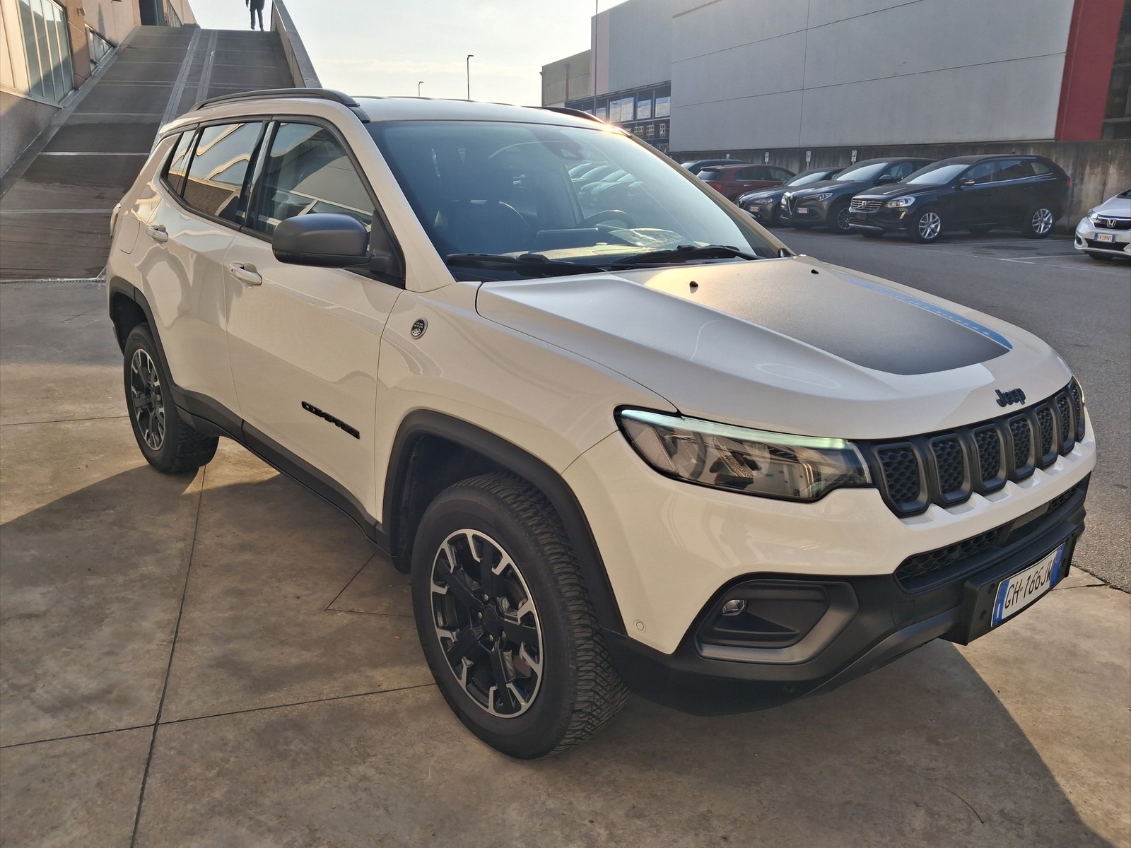 5 - Jeep Compass 1.3 turbo t4 phev trailhawk 4xe at6
