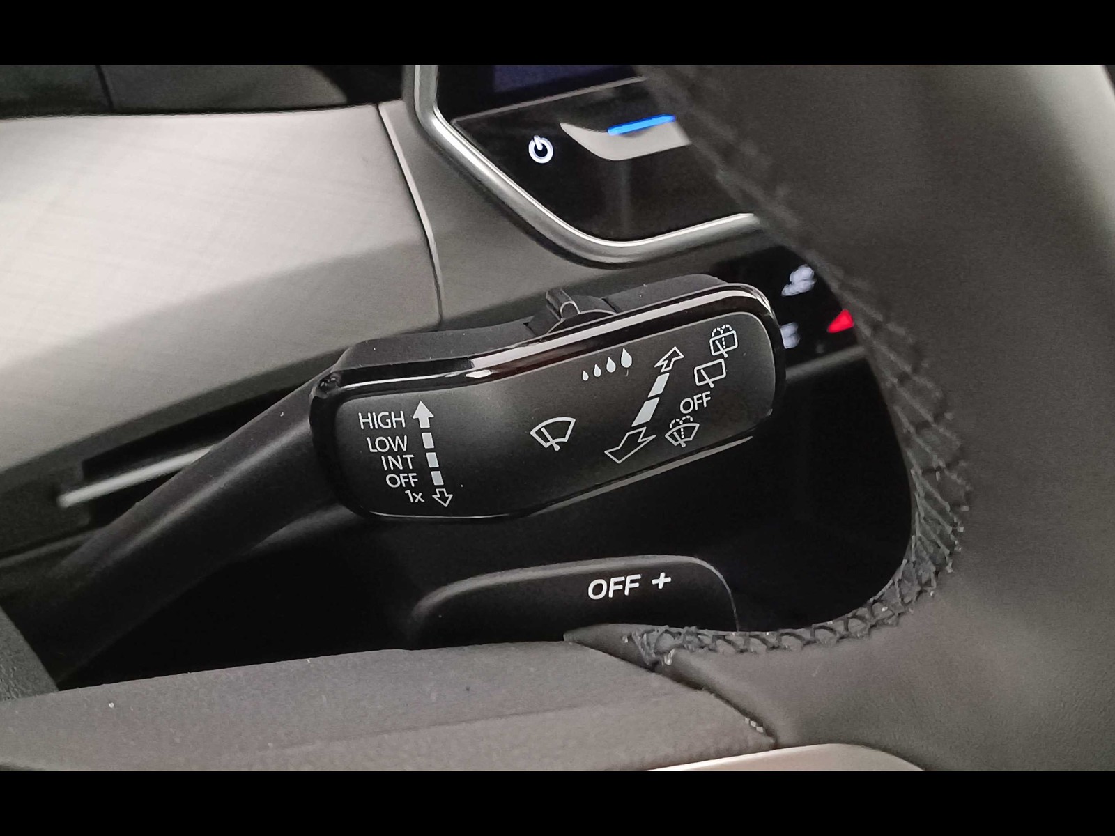 27 - Volkswagen Golf 1.5 tsi ehybrid 204cv edition plus dsg