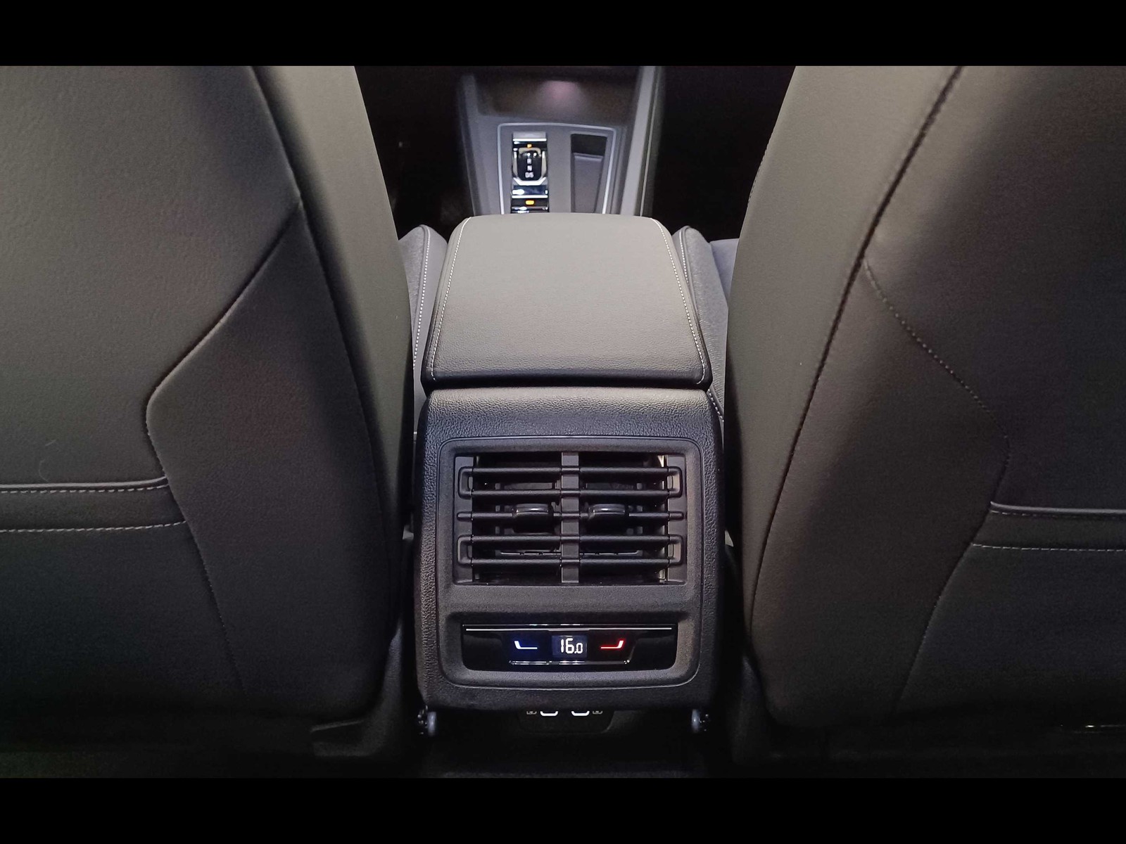 34 - Volkswagen Golf 1.5 tsi ehybrid 204cv edition plus dsg