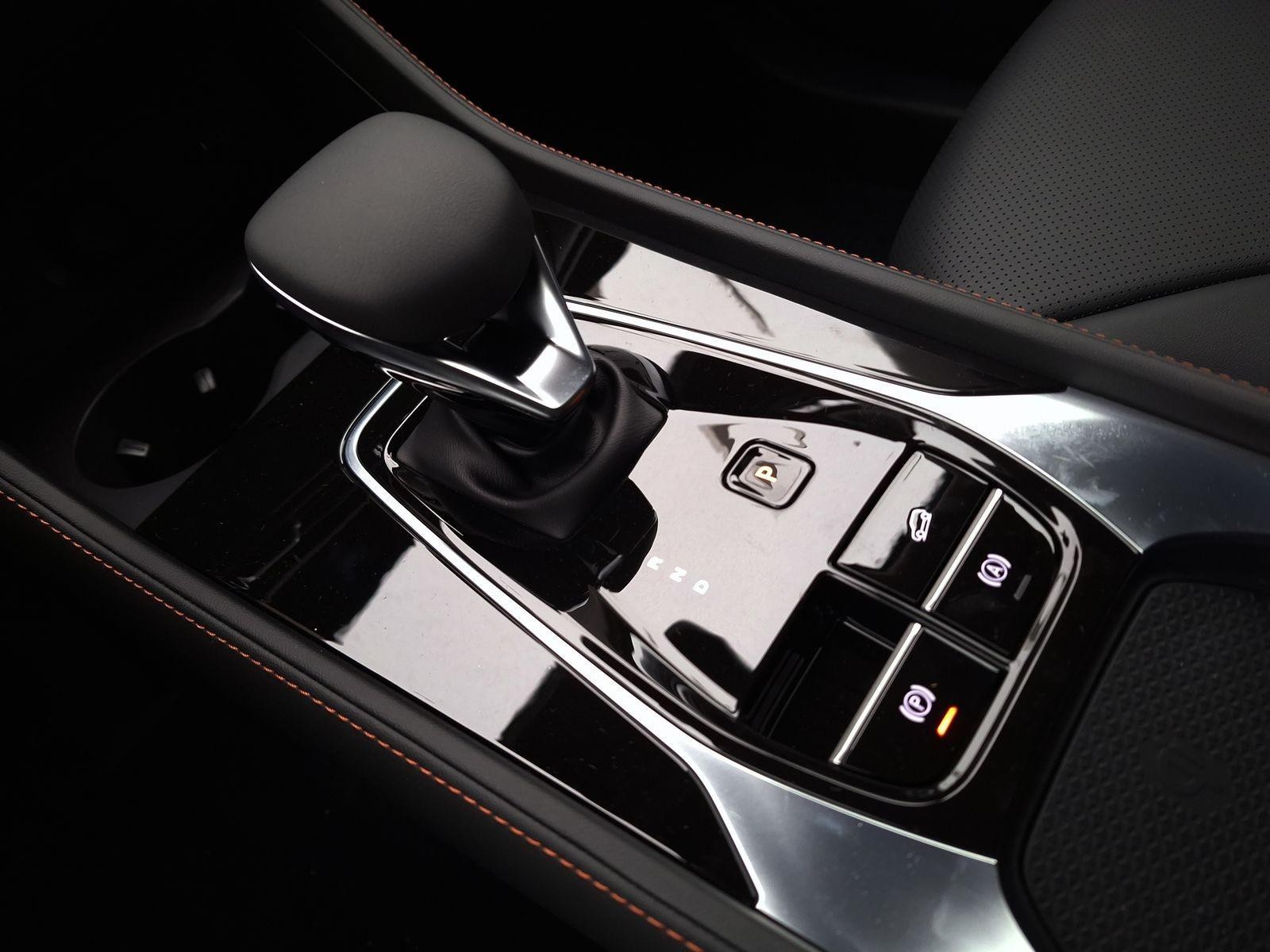 18 - Mg HS 1.5 phev luxury auto