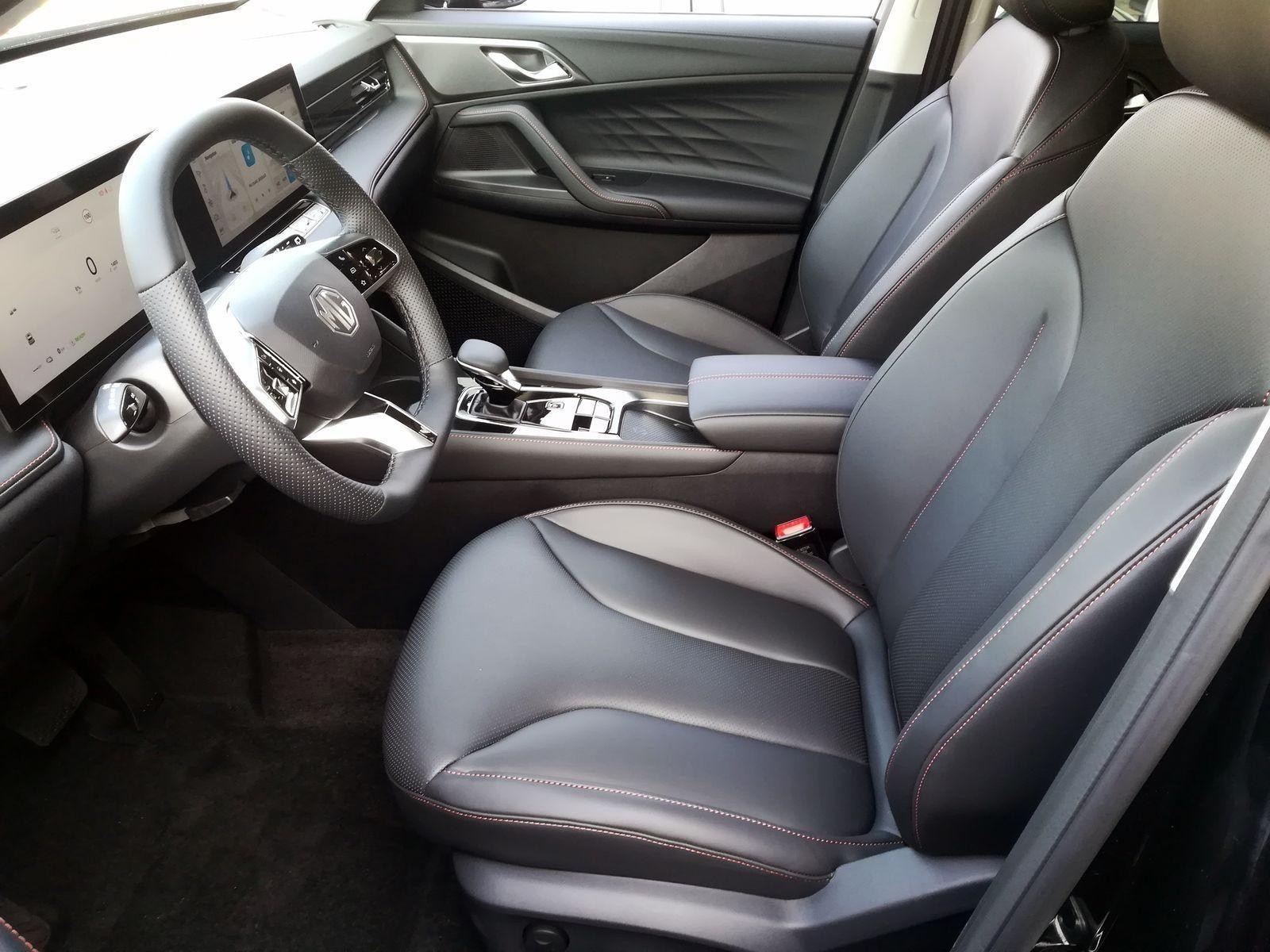 11 - Mg HS 1.5 phev luxury auto