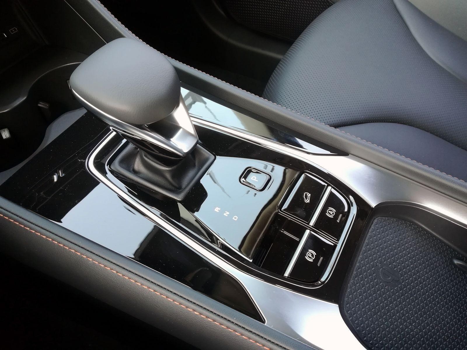 18 - Mg HS 1.5 phev luxury auto