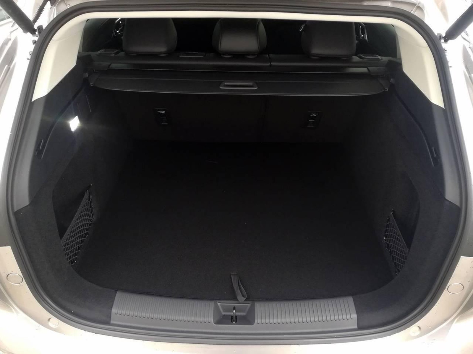 18 - Mg HS 1.5 phev luxury auto