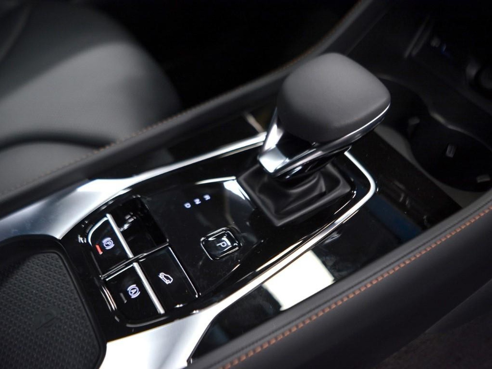 18 - Mg HS 1.5 phev luxury auto