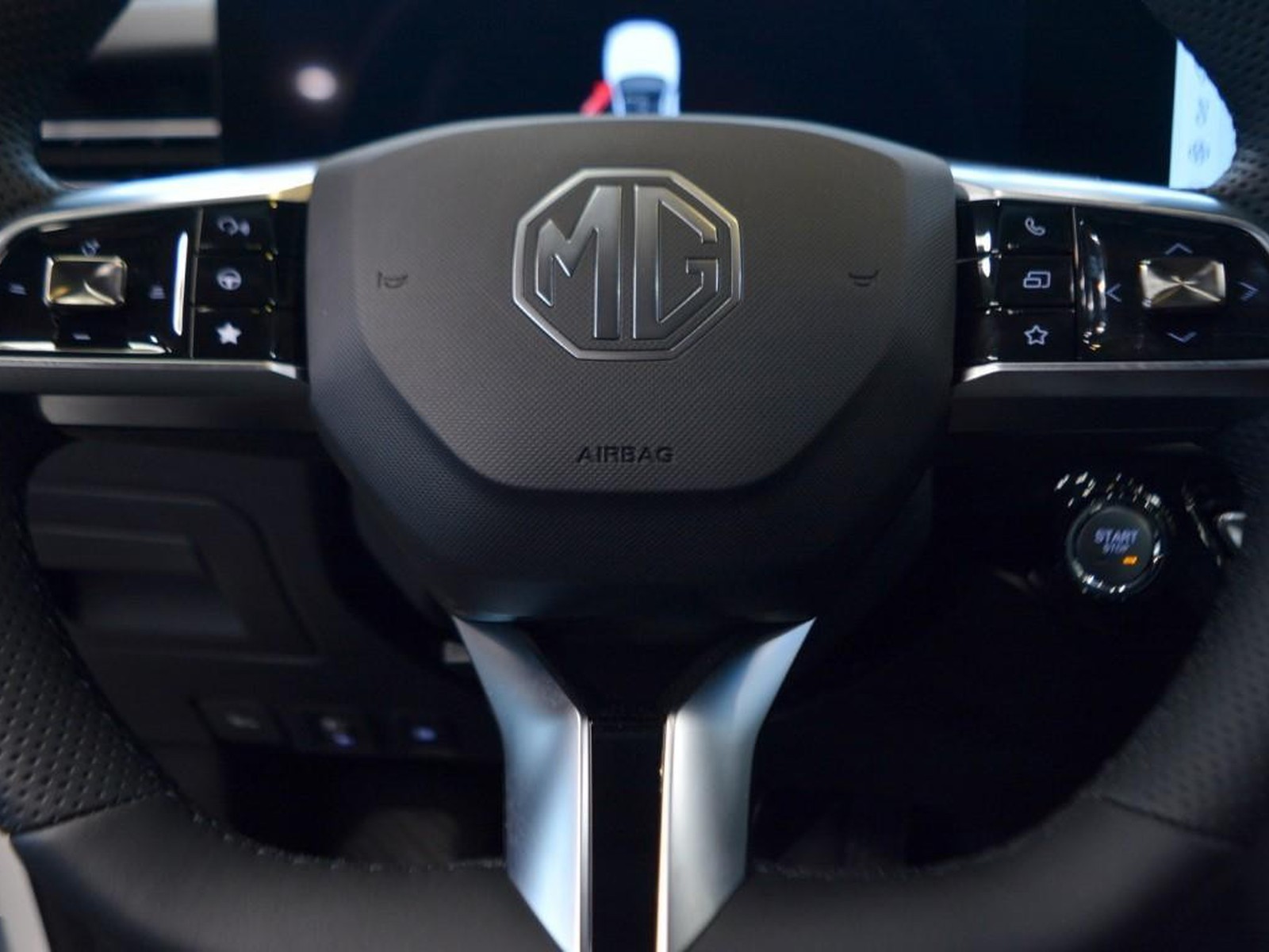 9 - Mg HS 1.5 phev luxury auto