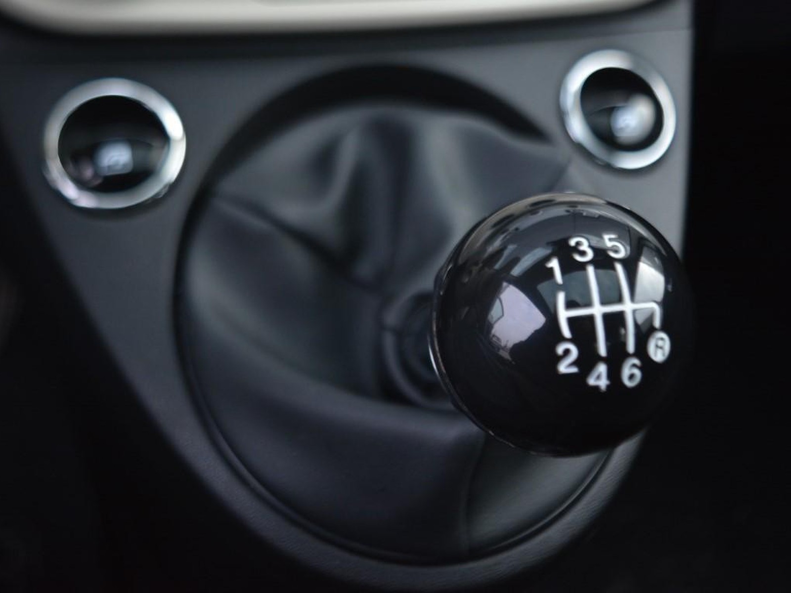 11 - Fiat 500 1.0 firefly hybrid 70cv dolcevita