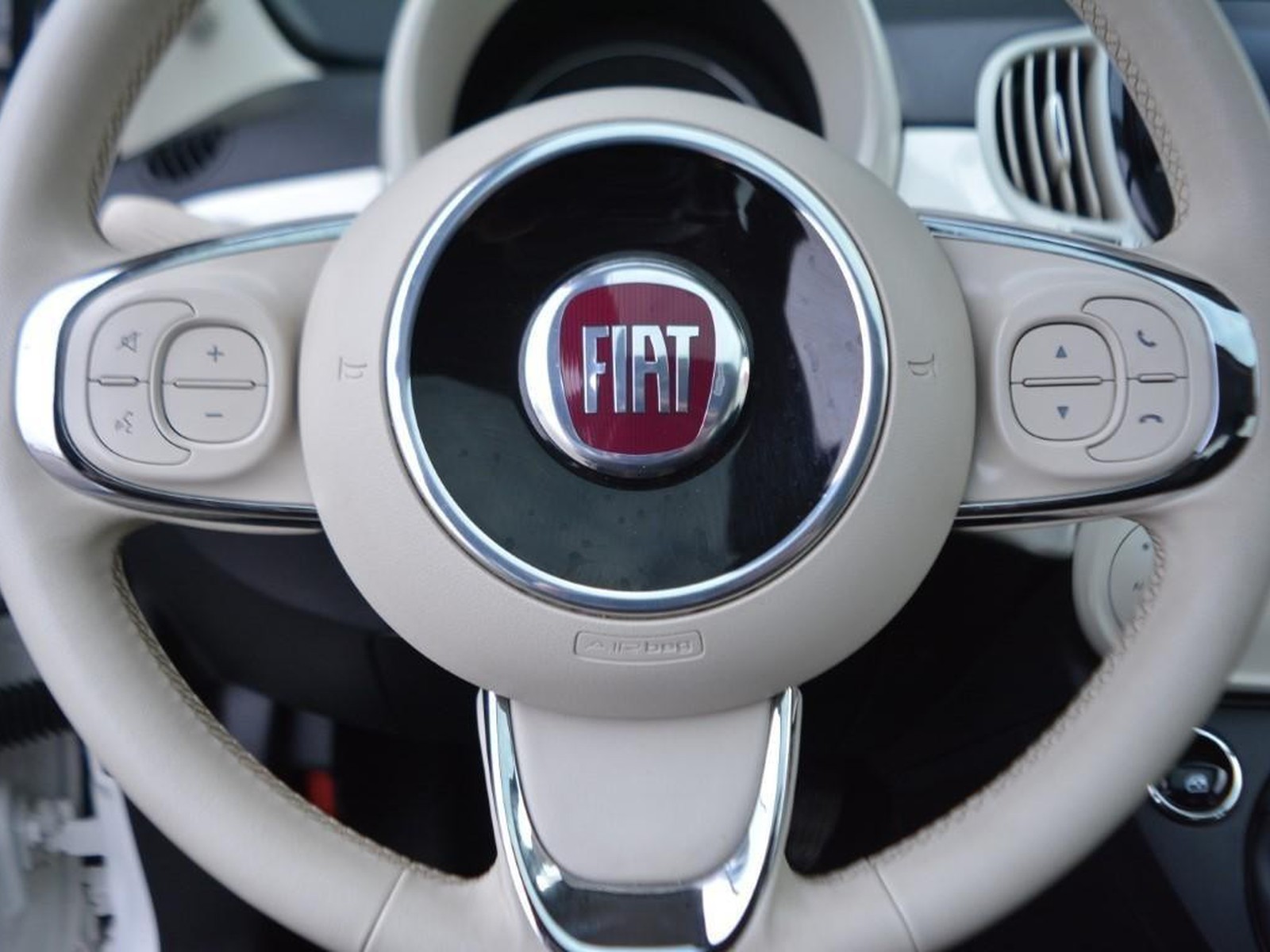 8 - Fiat 500 1.0 firefly hybrid 70cv dolcevita